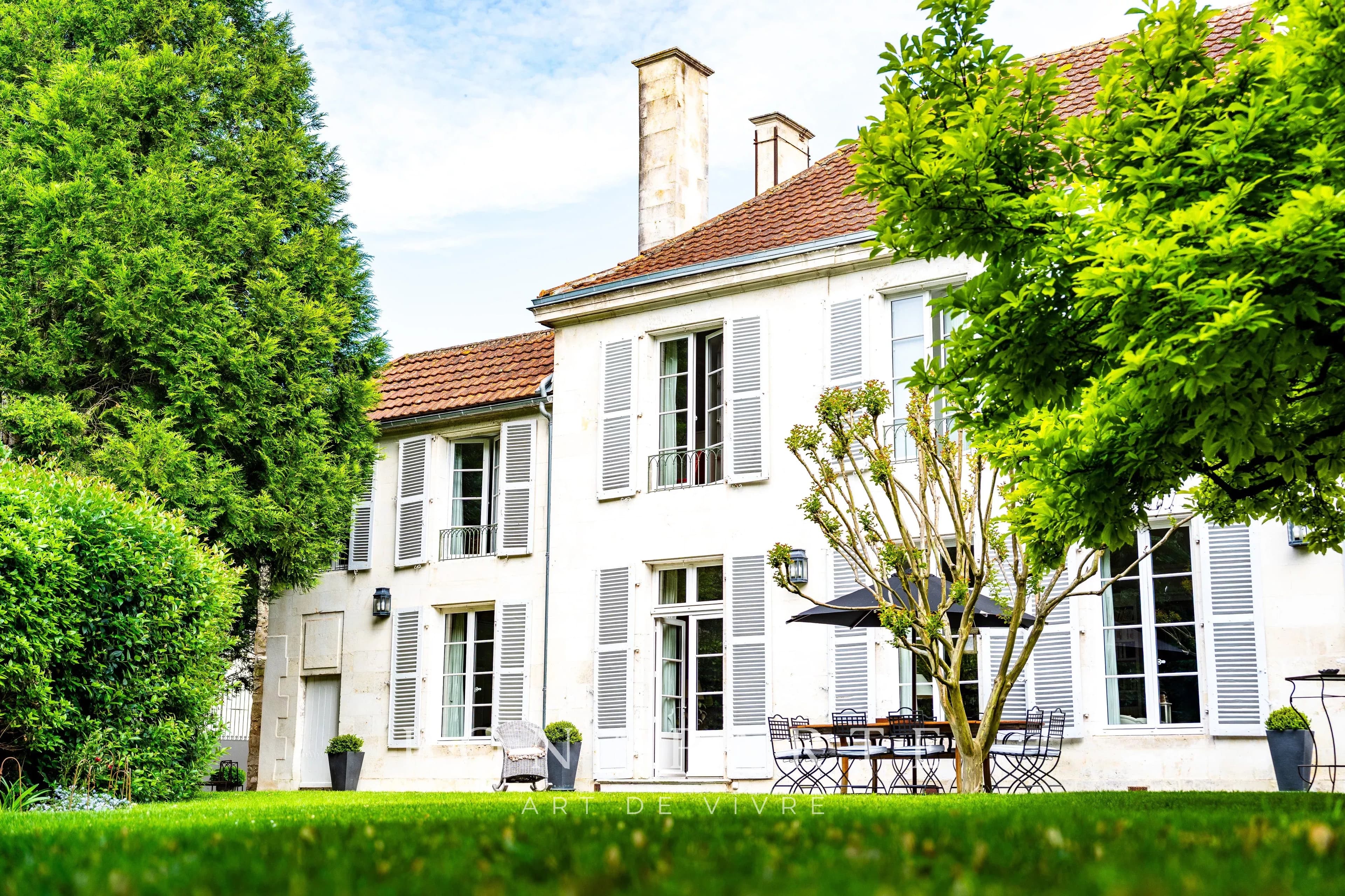MAISON DE MAÎTRE - ÉLÉGANCE INTEMPORELLE ET ART DE VIVRE - Photo 3