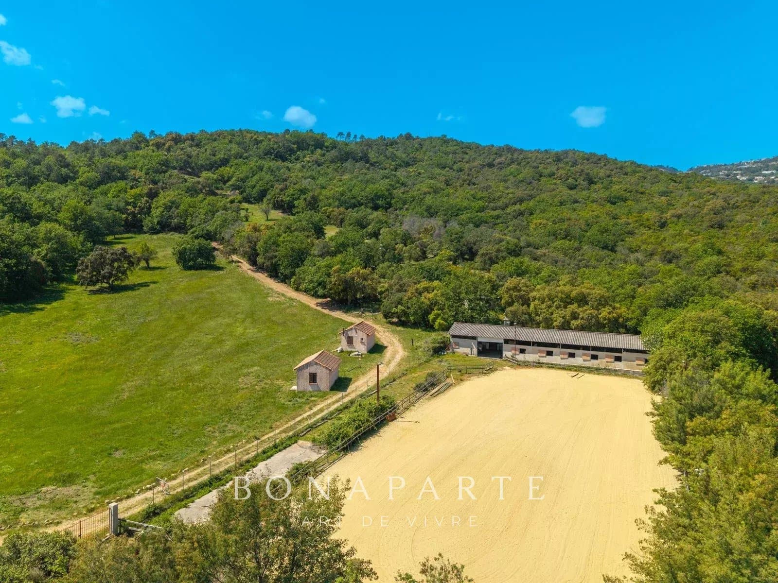LES ADRETS-DE-L'ESTEREL - DOMAINE DE 10 HA - ÉCURIES - 5 HABITATIONS - LAC - Photo 12