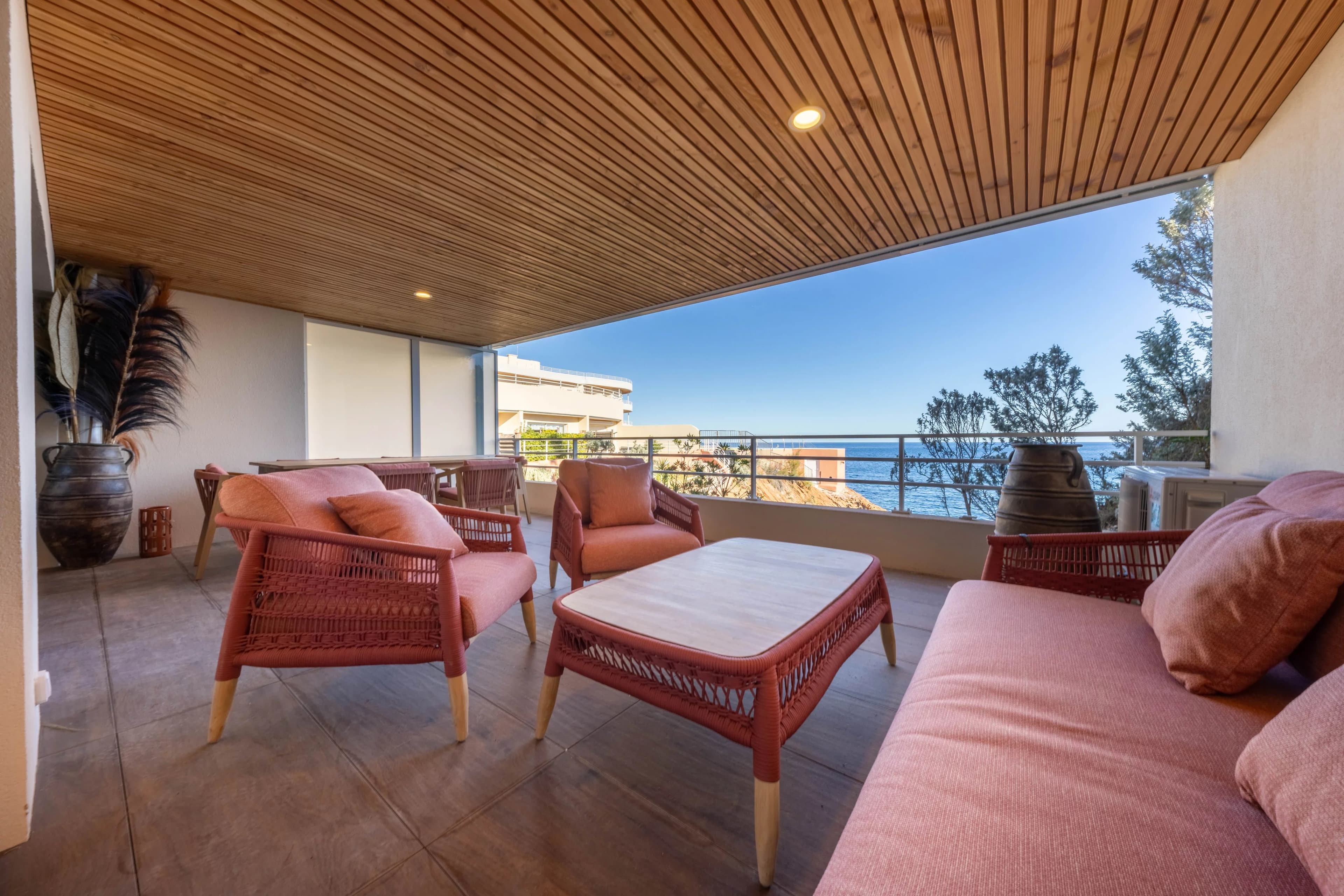 VUE MER PANORAMIQUE : Appartement T2 d’exception de 52 m² pieds dans l’eau - Photo 10