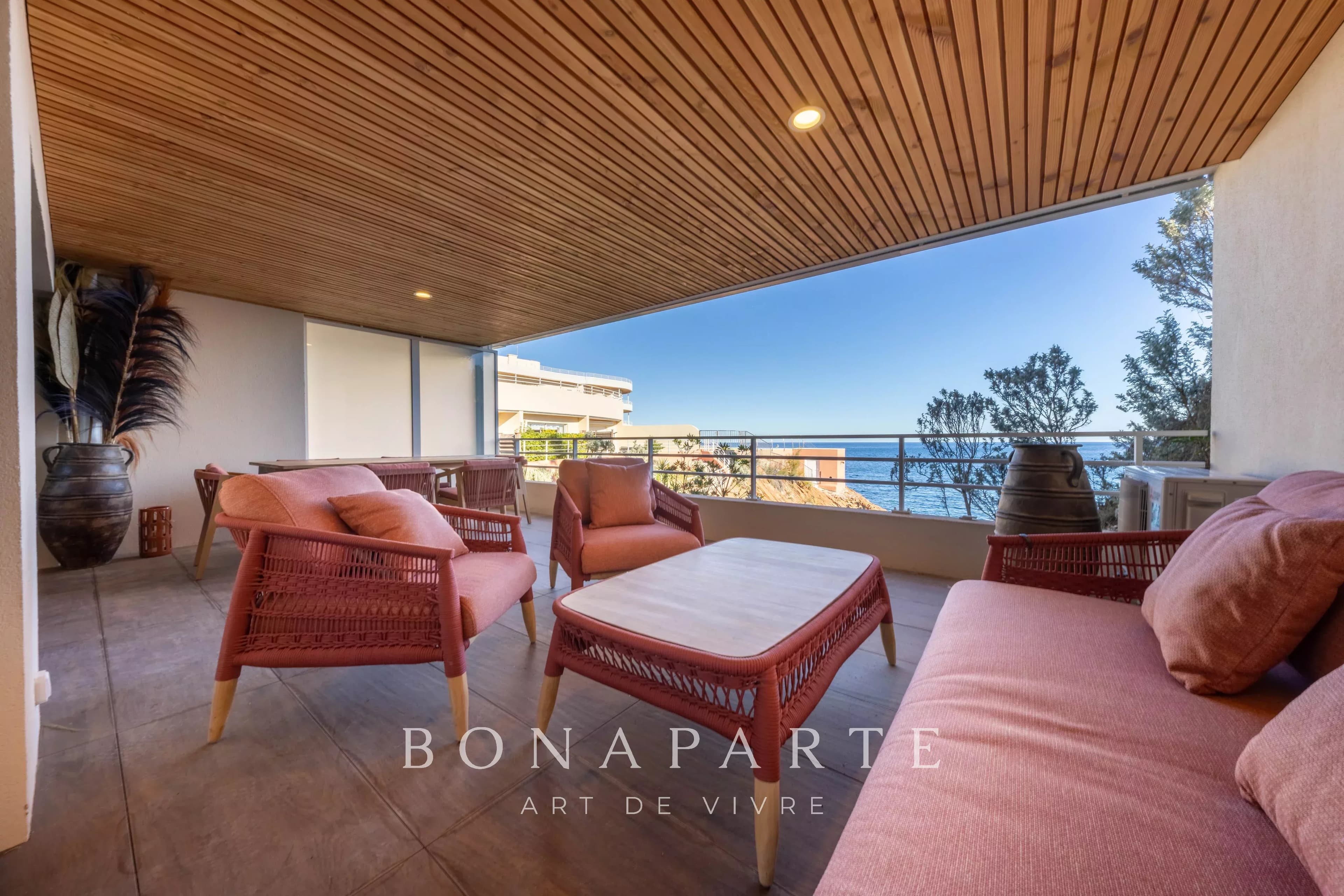 VUE MER PANORAMIQUE : Appartement T2 d’exception de 52 m² pieds dans l’eau - Photo 10