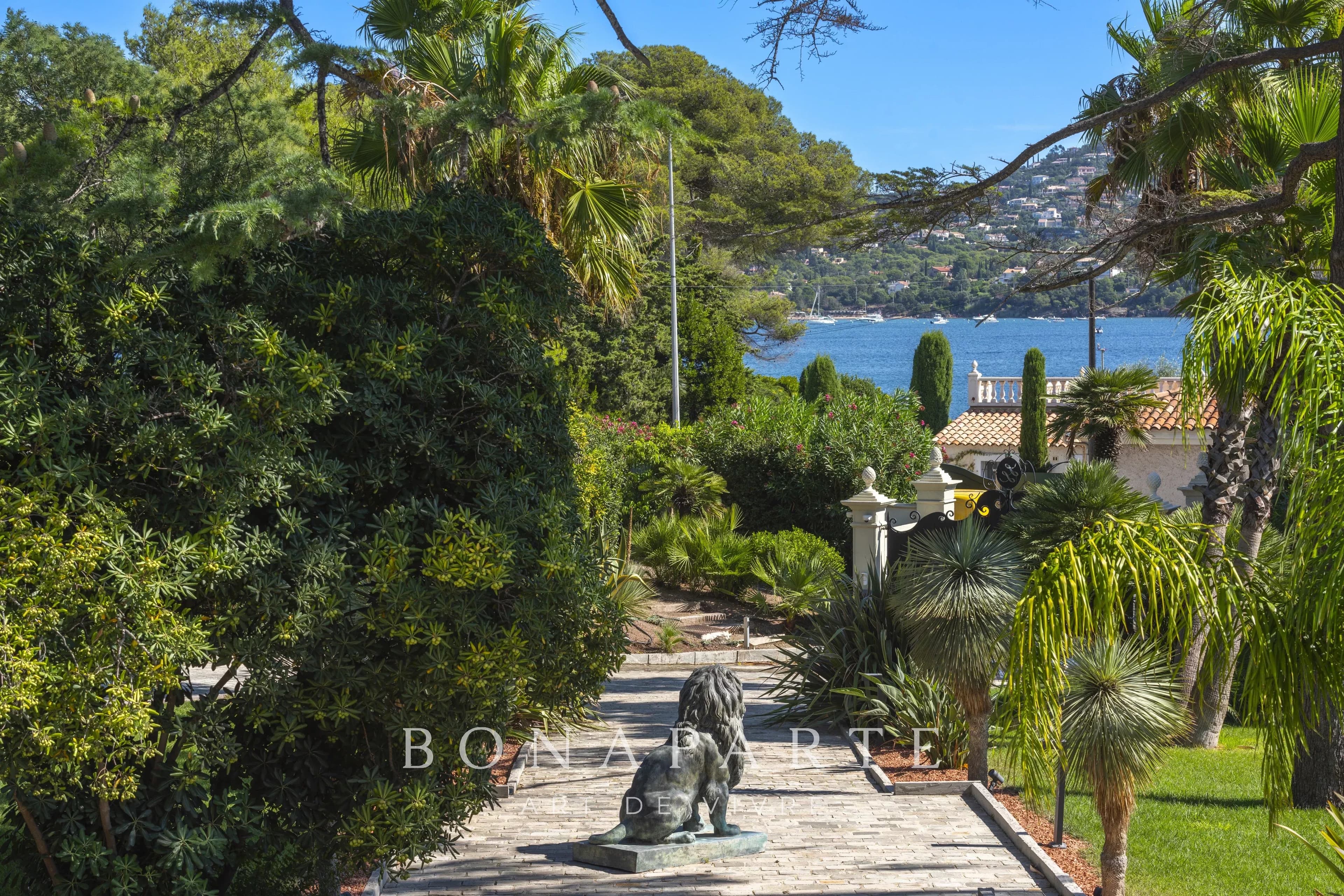 Exclusivité : Villa Belle Époque rénovée – Élégance, mer et emplacement d’exception - Photo 3