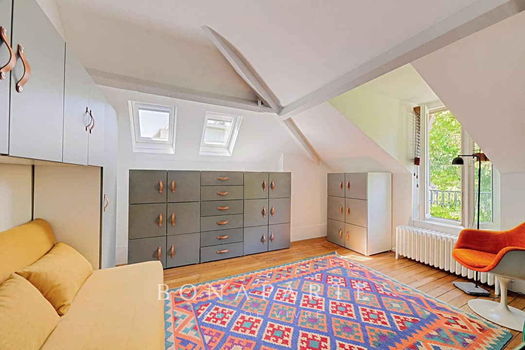 Vue Tour Eiffel – Maison familiale de 219 m² avec jardin de 550 m² – Adresse confidentielle - Photo 21