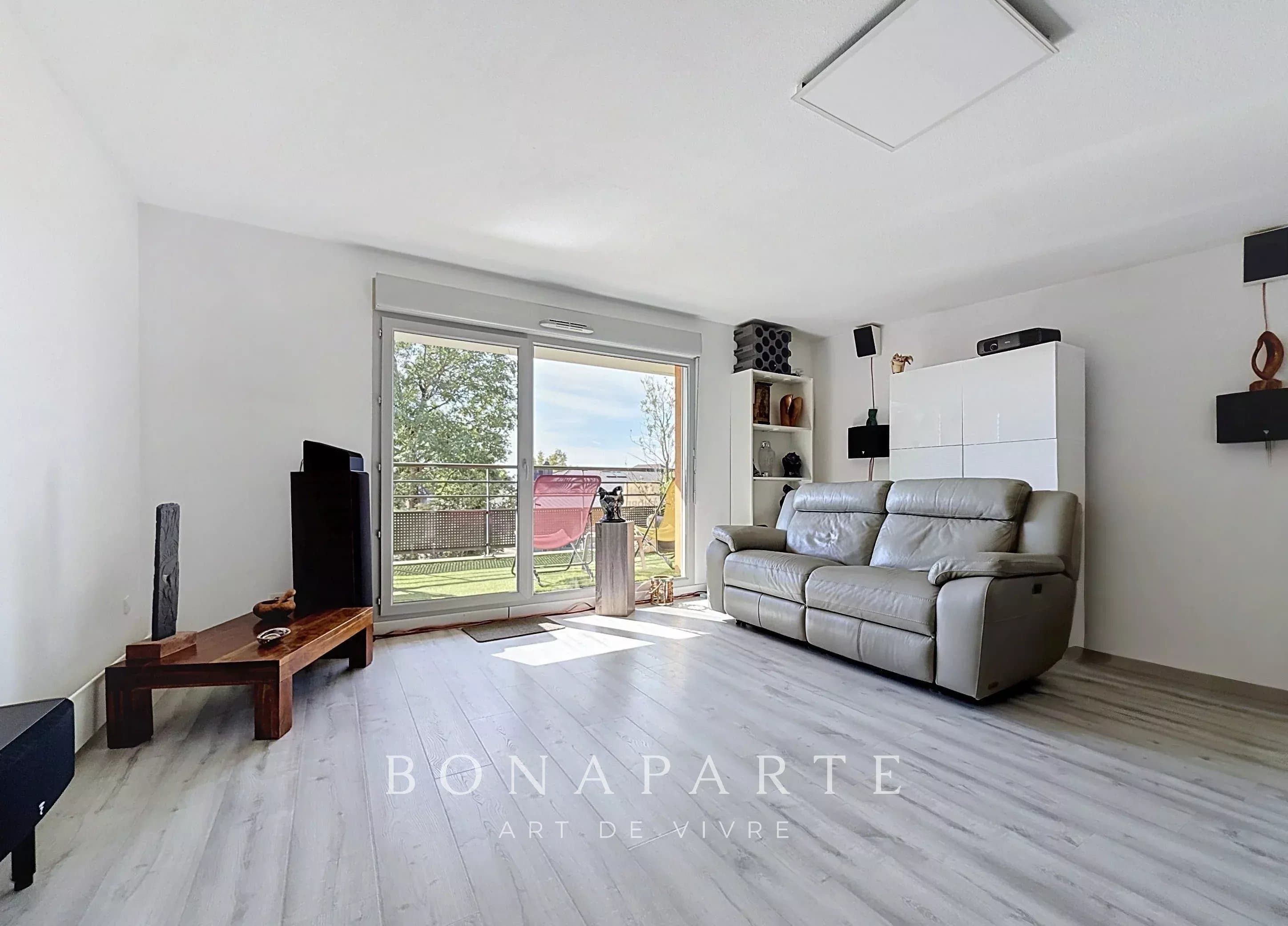 Cessy - Appartement T4 lumineux avec vue Mont-Blanc & Jura - Photo 10