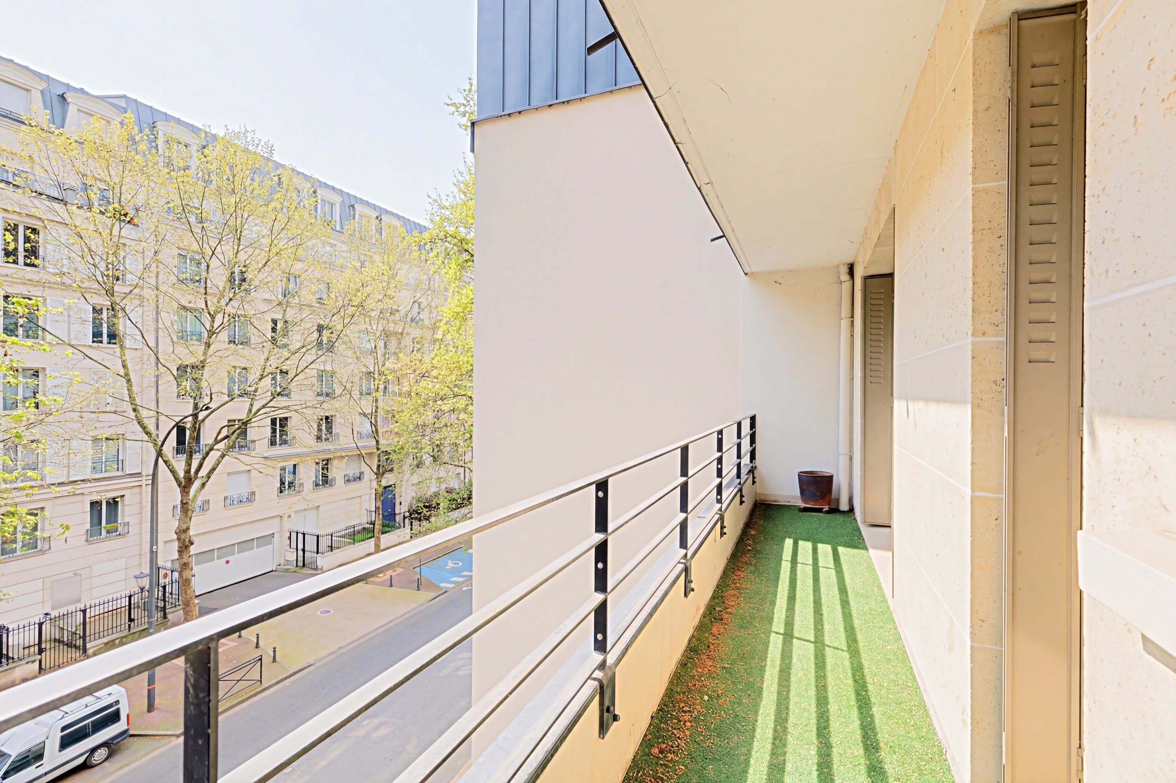 Trois pièces traversant avec balcons - Photo 10