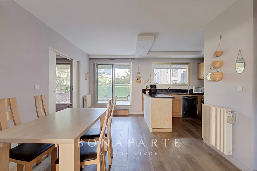 Appartement traversant avec deux terrasses - Photo 5