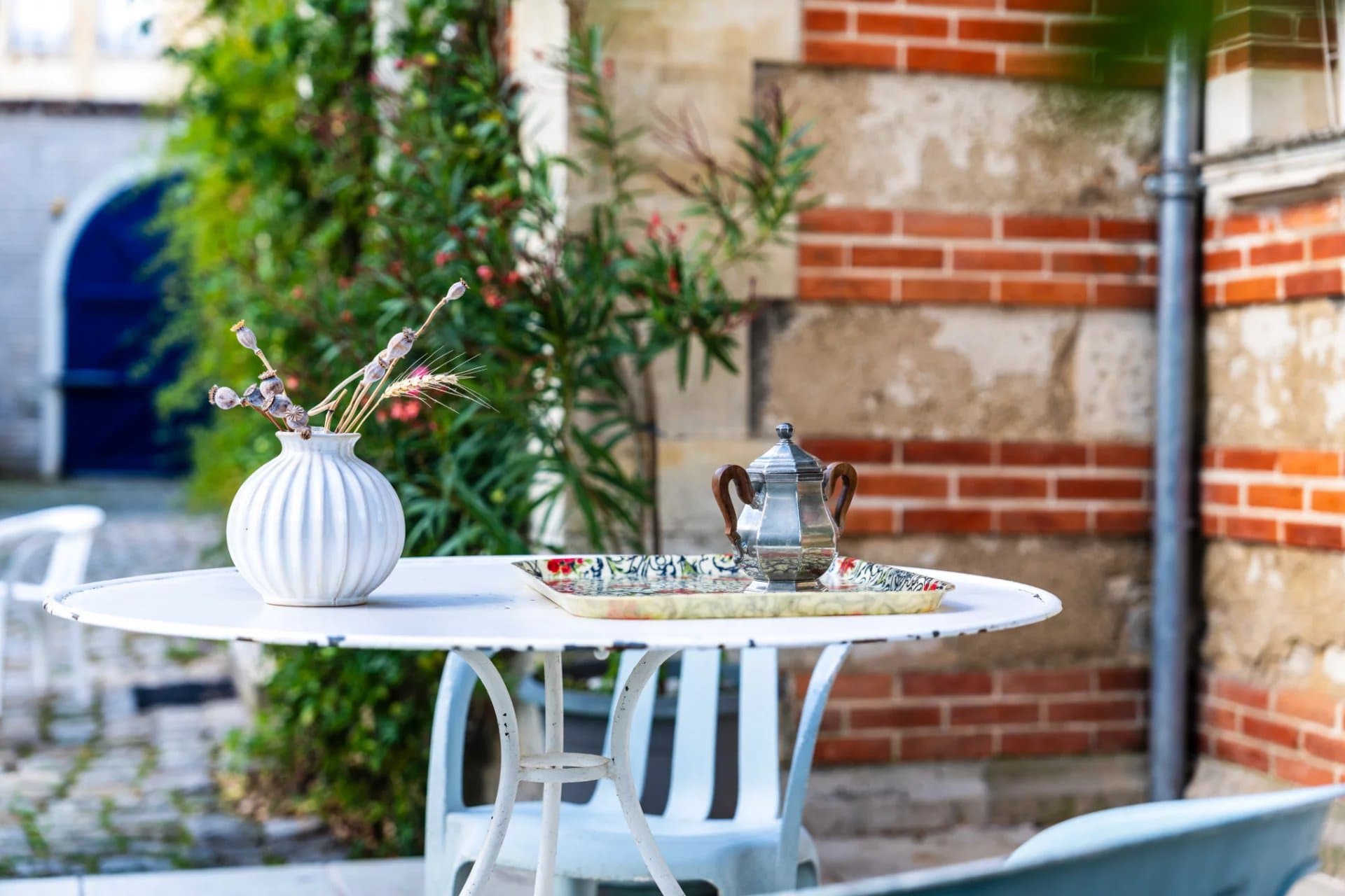 Hôtel particulier de charme en cœur de ville et son grand jardin verdoyant - Photo 17