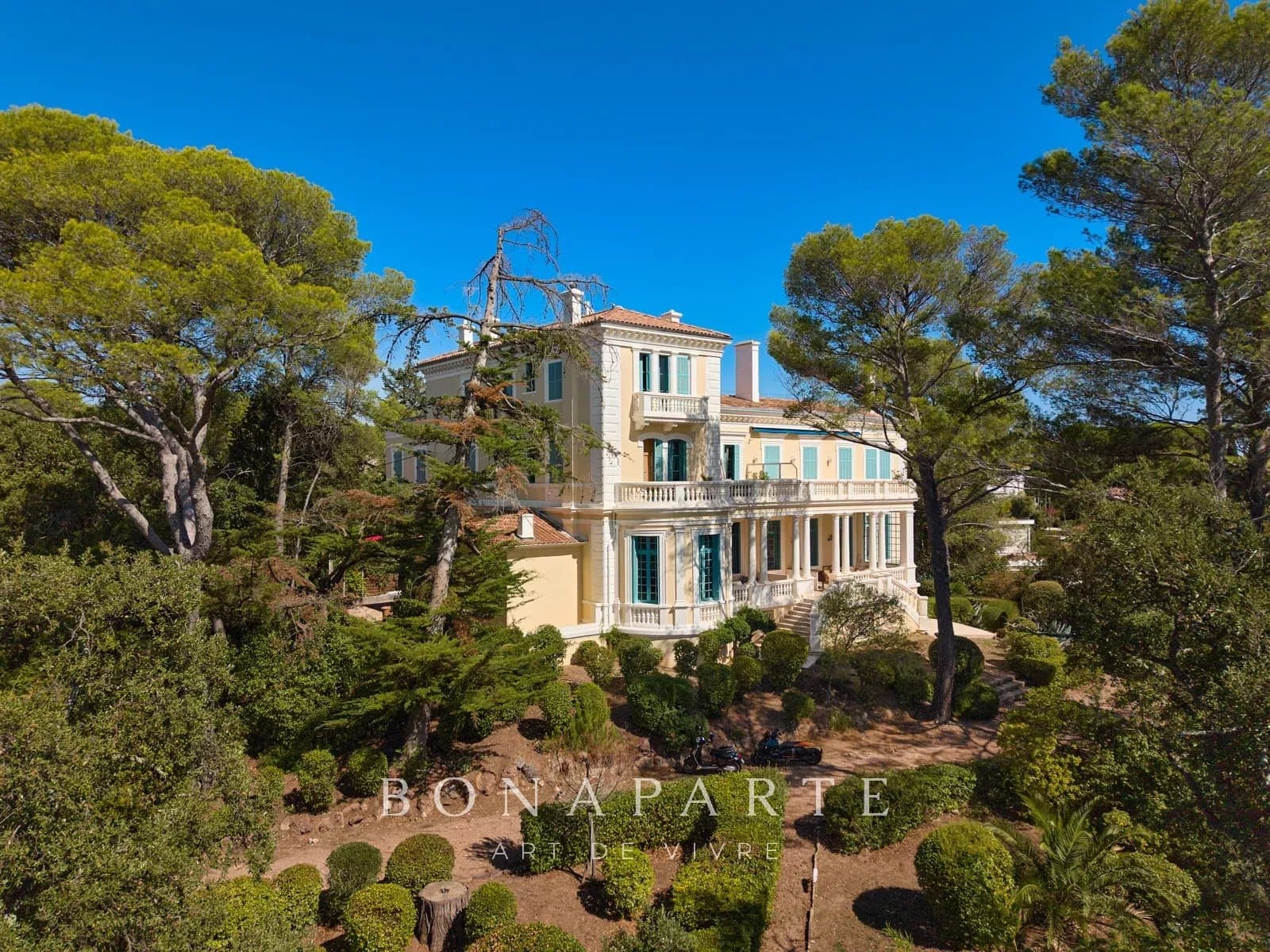 EXCLUSIVITE : VIVRE DANS UNE DEMEURE BELLE ÉPOQUE – APPARTEMENT T3 AVEC JARDIN PRIVATIF ET GARAGE - Photo 15