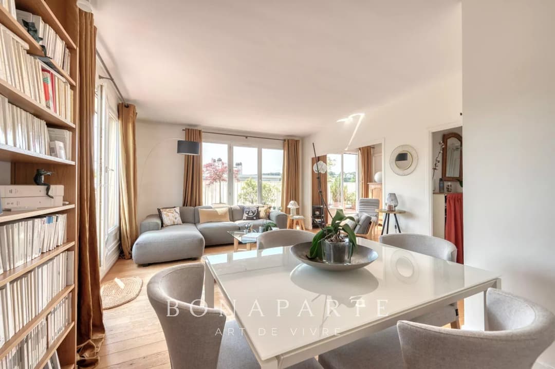 Dernier étage avec terrasse - Photo 3