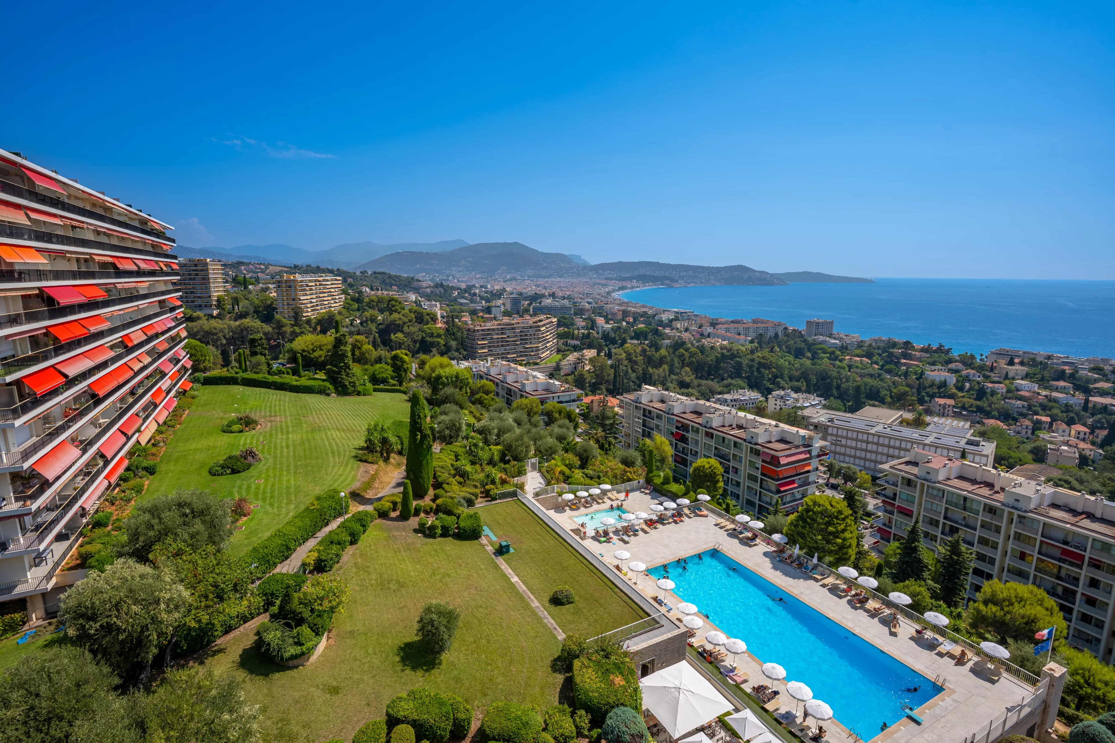 NICE – FABRON | DUPLEX EN DERNIER ÉTAGE – VUE MER PANORAMIQUE - Photo 13