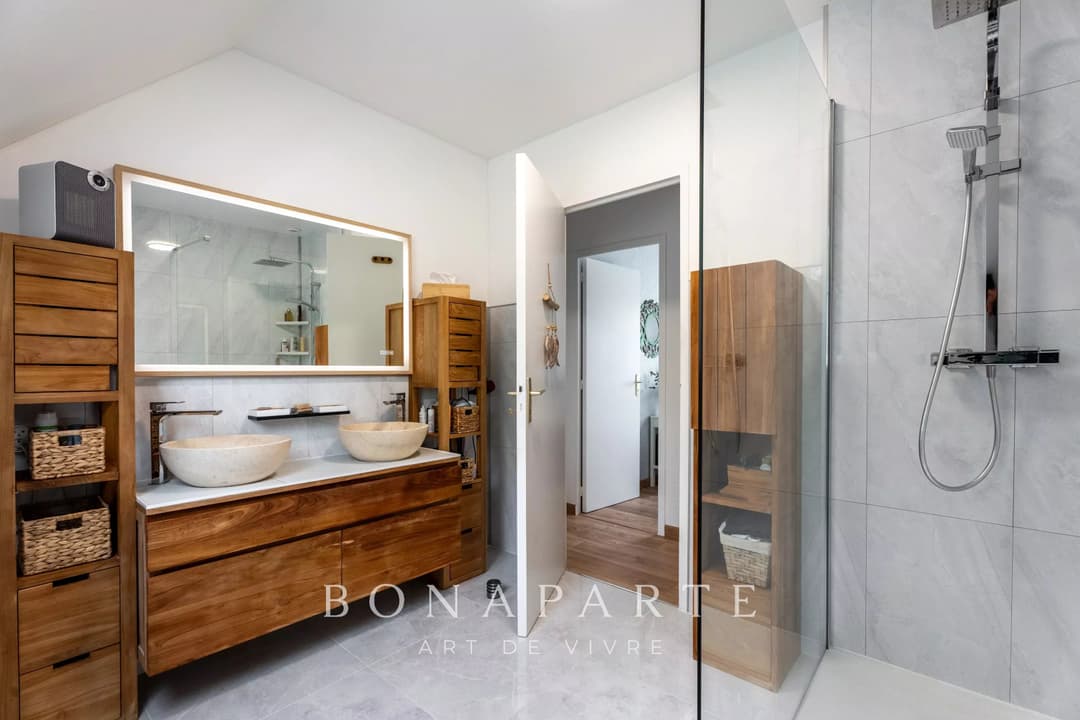 Échenevex – Maison familiale dans un environnement recherché - Photo 7