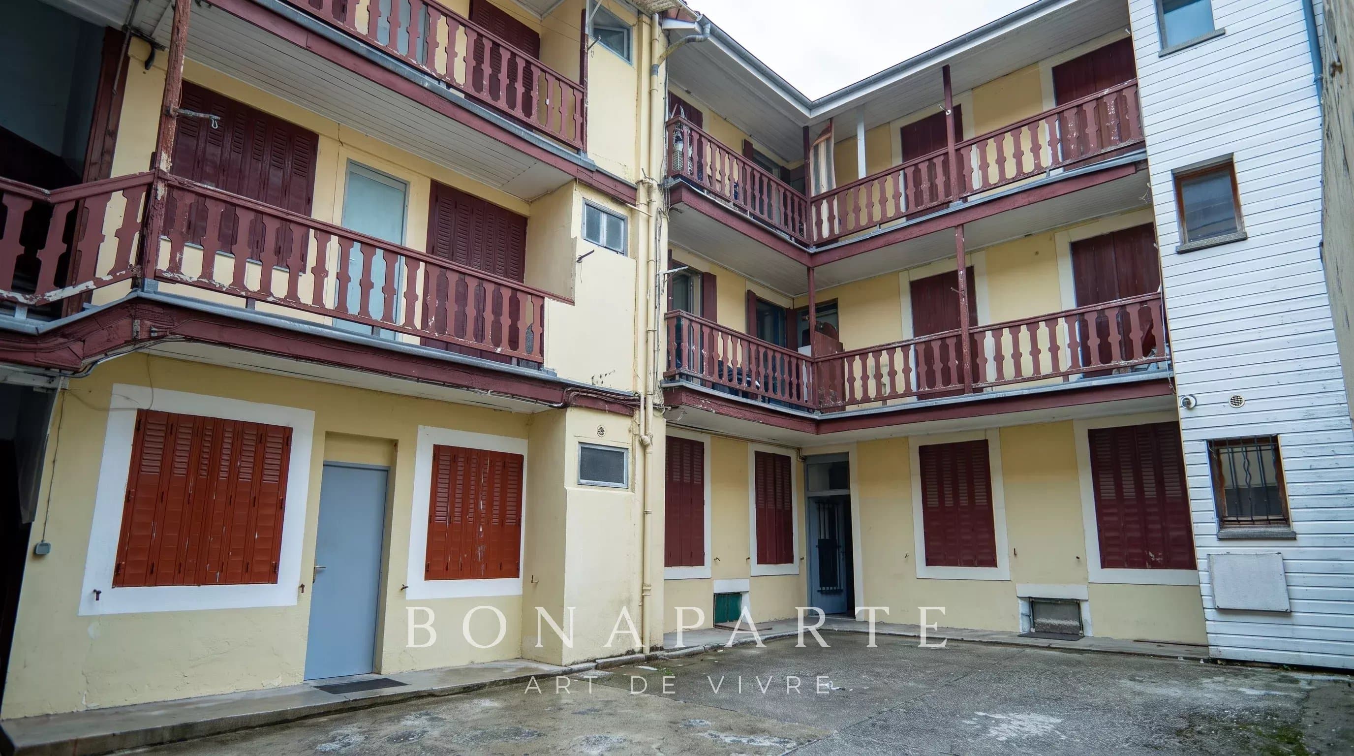 QUARTIER TRIBUNAL - IMMEUBLE 12 LOTS - 379m2 - Photo 2