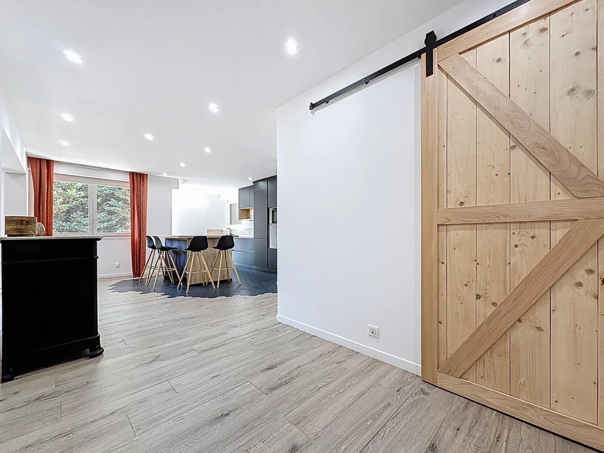 GEX CENTRE - APPARTEMENT LUMINEUX RENOVE - Photo 13