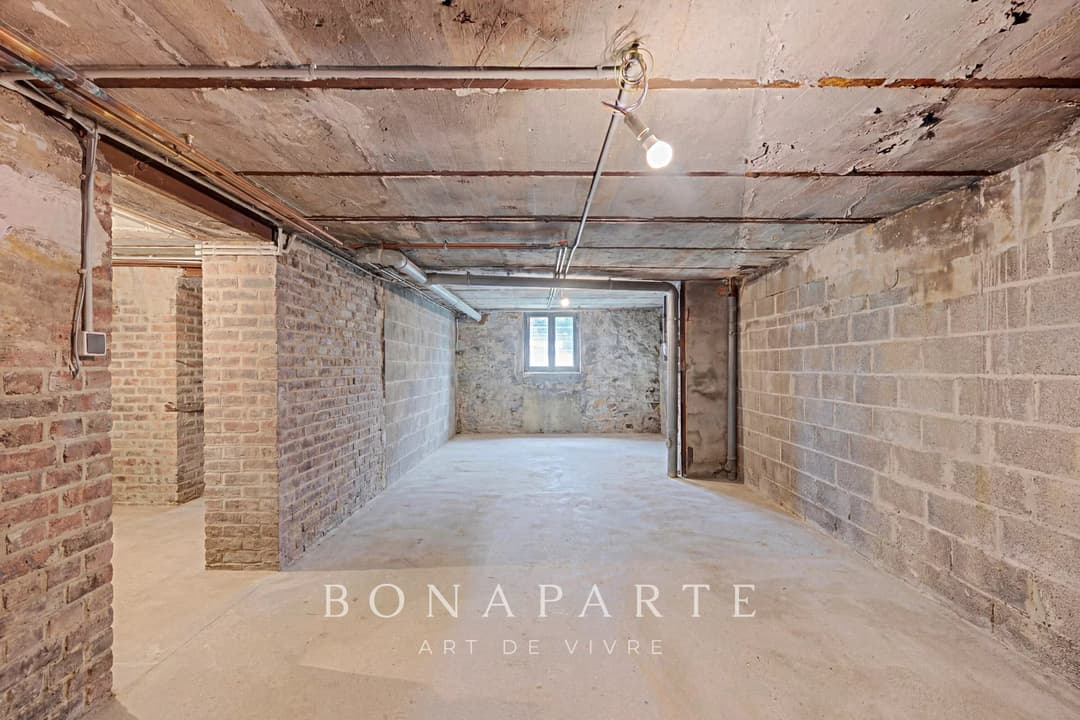 Vue Tour Eiffel – Maison familiale de 219 m² avec jardin de 550 m² – Adresse confidentielle - Photo 25