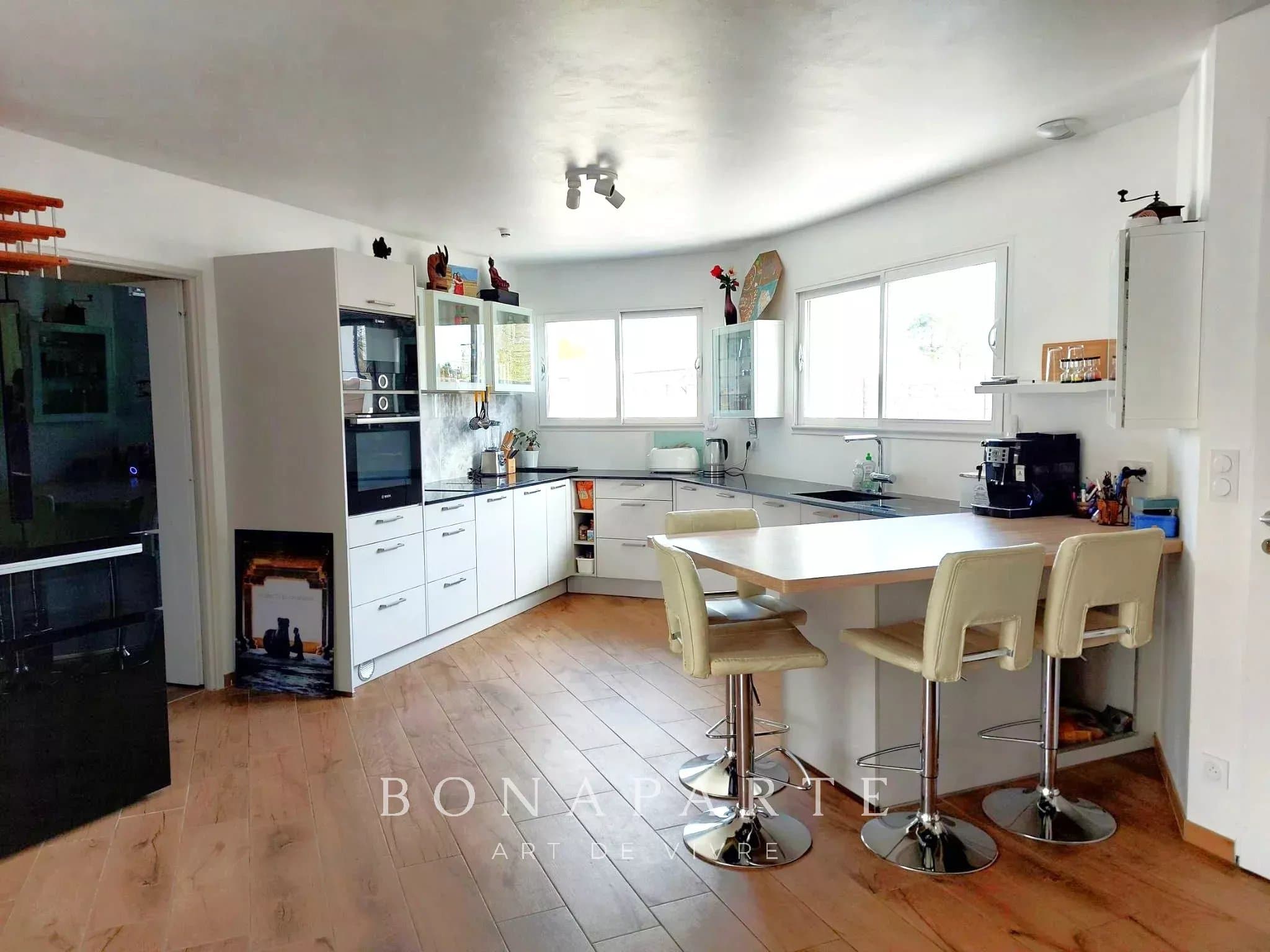 VENDAYS-MONTALIVET - MAISON MODERNE AVEC PISCINE À 10 MINUTES DES PLAGES OCÉANES - Photo 6