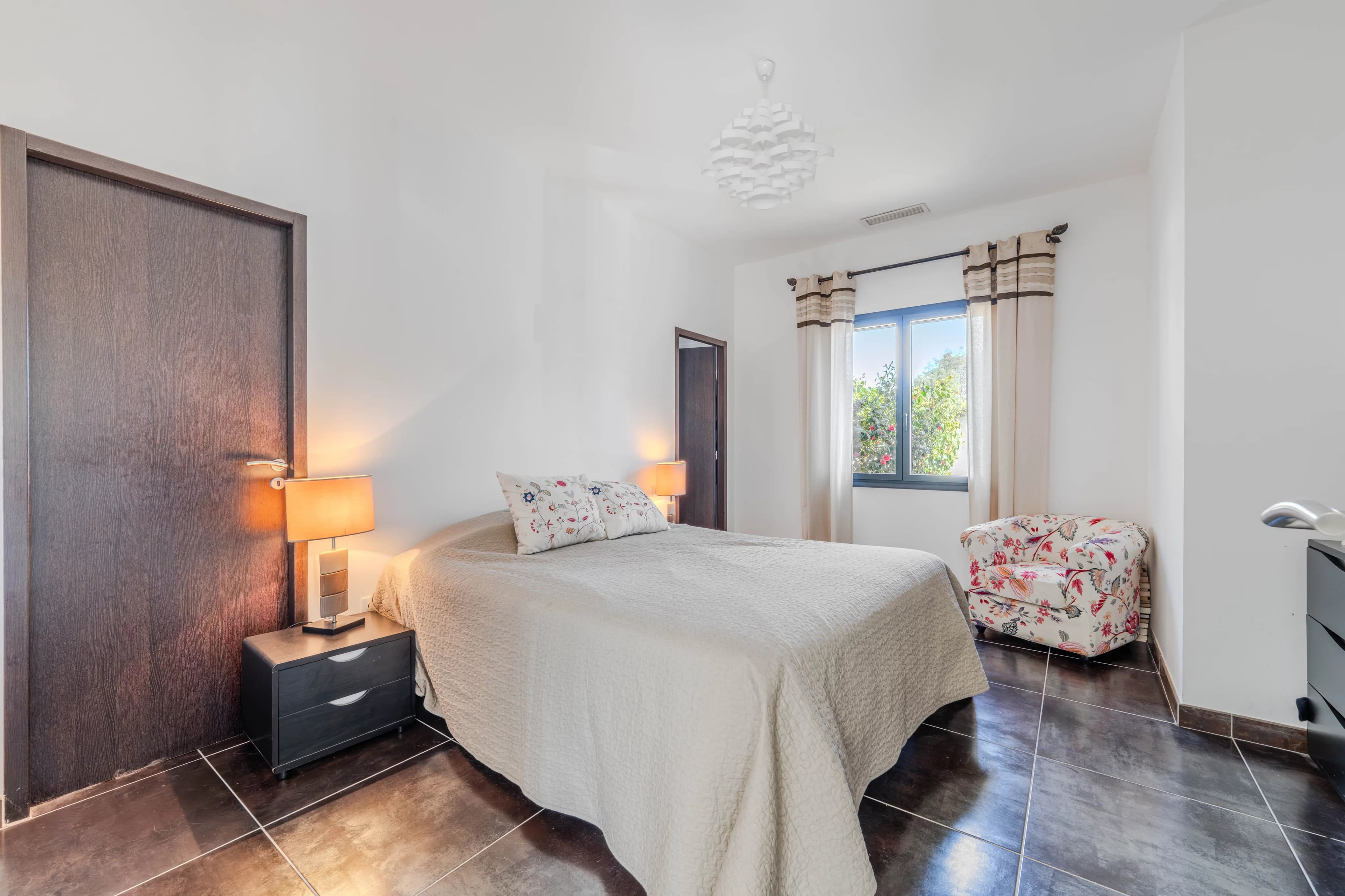 Villa contemporaine avec piscine à 700 m de la mer – 5 chambres et studio indépendant au Le Grau d’Agde - Photo 11
