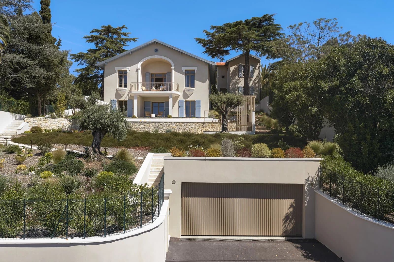 Villa Belle Epoque rénovée avec vue mer dominante, piscine, dépendance et jardin - Photo 12