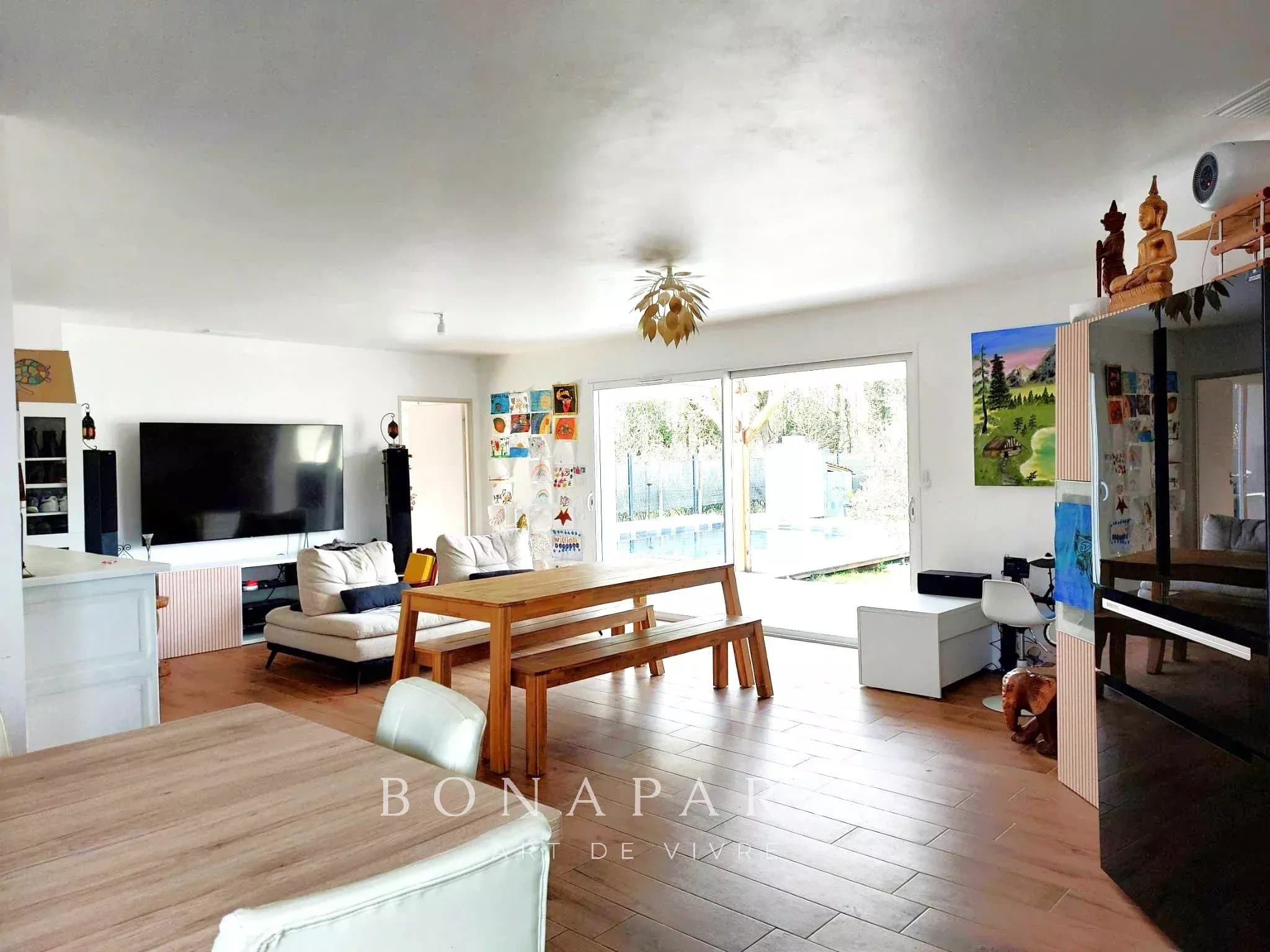 VENDAYS-MONTALIVET - MAISON MODERNE AVEC PISCINE À 10 MINUTES DES PLAGES OCÉANES - Photo 4