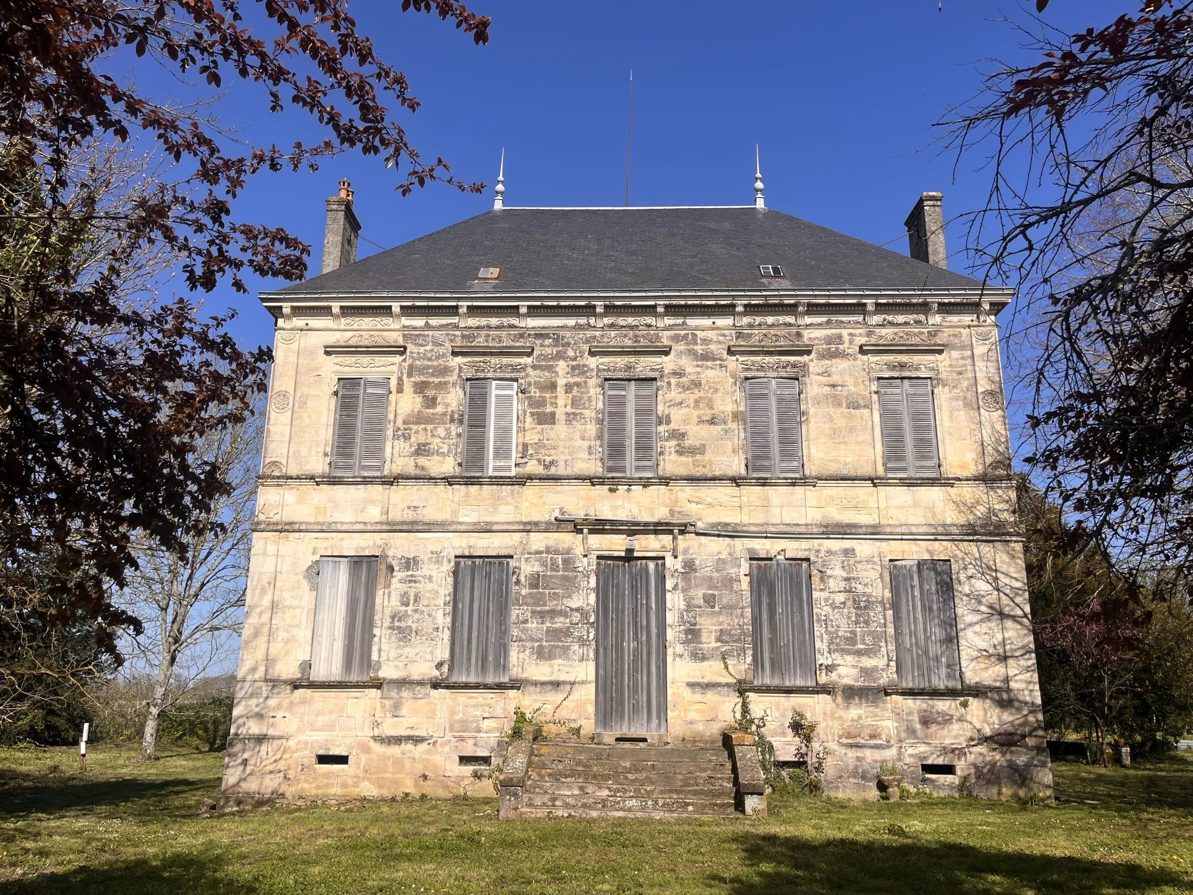 COUQUEQUES - CHATEAU DE 316 m², À RÉNOVER, À 25 MINUTES DES PLAGES OCEANES - Photo 1