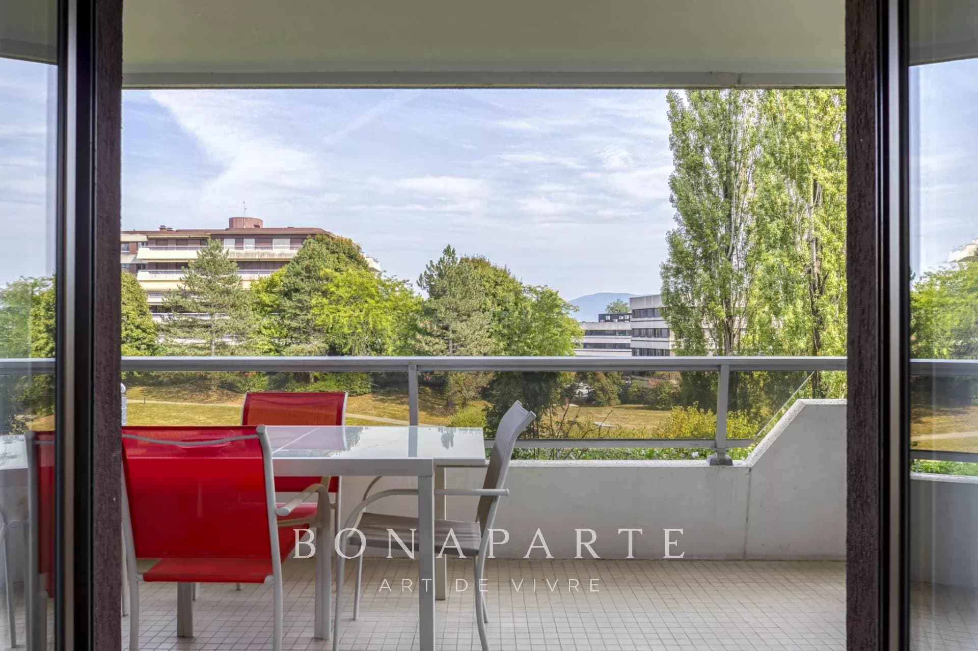 Ferney-Voltaire, T4 avec terrasse et jardin