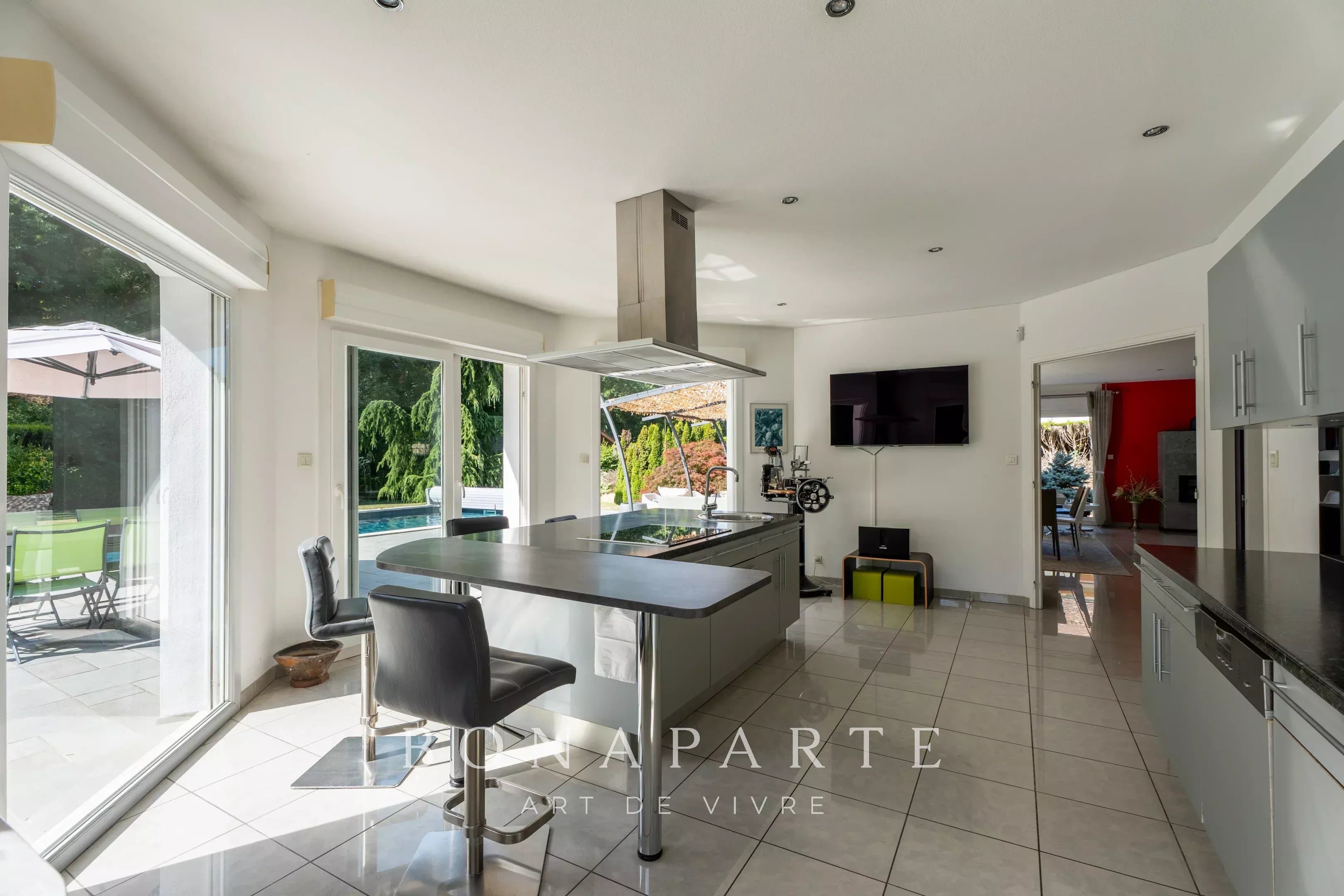 VEIGY-FONCENEX | BELLE MAISON FAMILIALE DE 261m²| A DEUX PAS DE LA FRONTIERE SUISSE - Photo 7