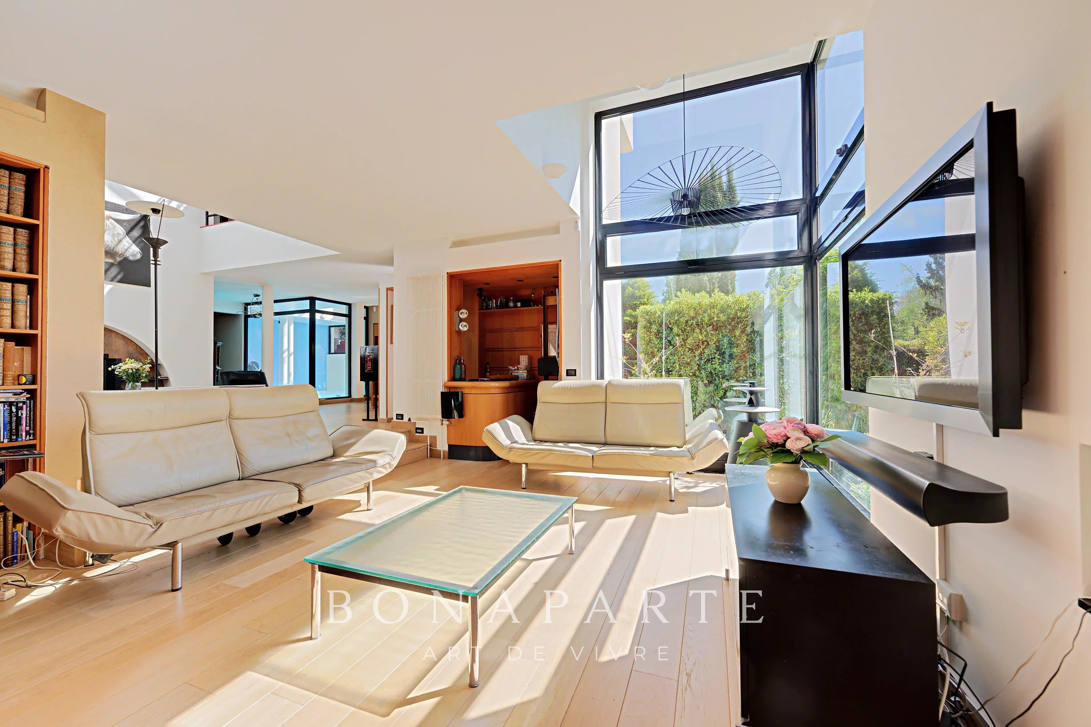 Maison d’architecte – 316 m² habitables – Dépendance indépendante – Piscine intérieure – Sous-sol total – Jardin paysagé de 800 m² - Photo 8