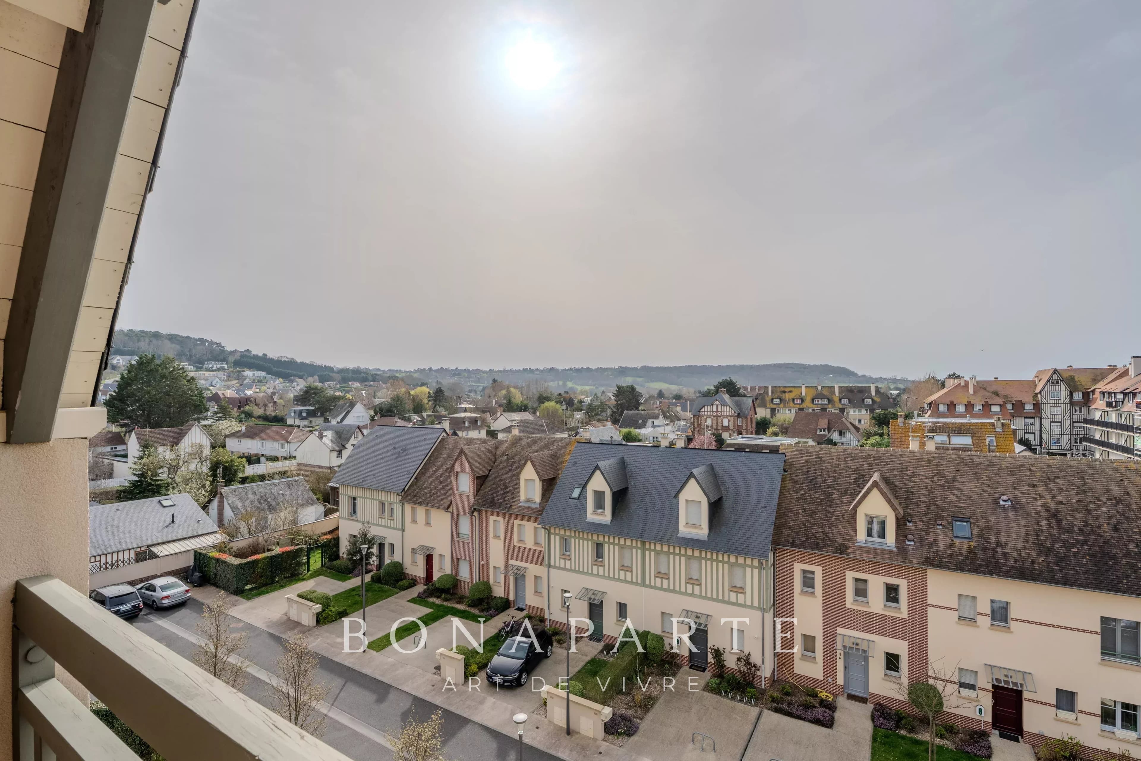 SUPERBE 2 PIÈCES DERNIER ÉTAGE, AVEC BALCON ET PARKING - Photo 5