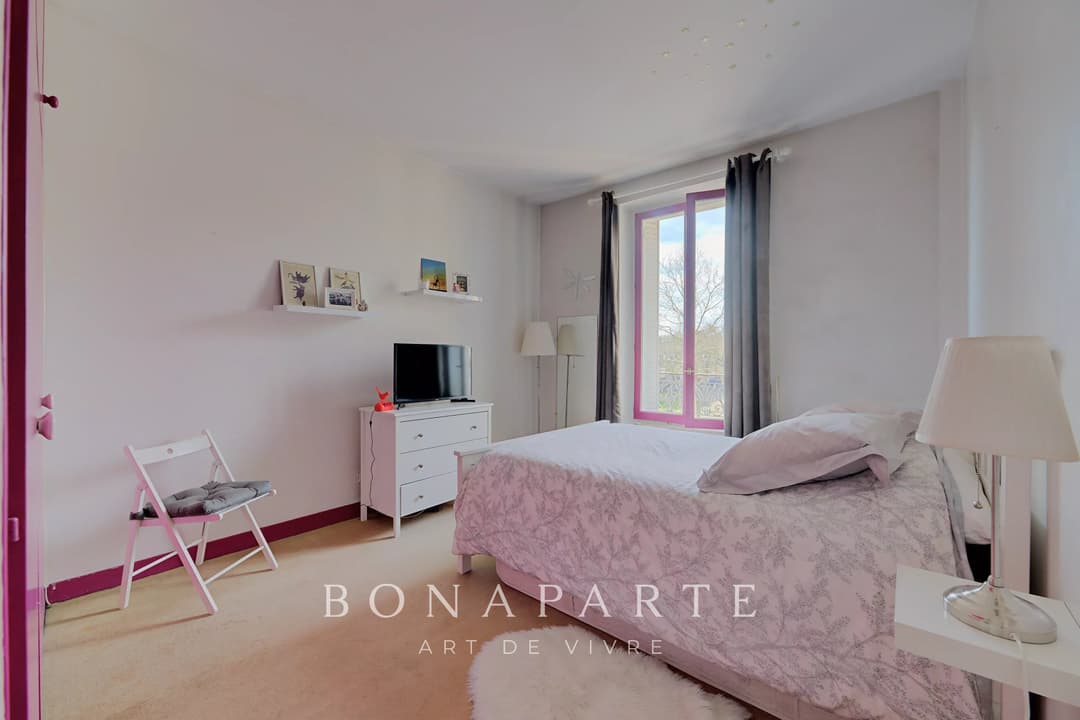 SURESNES - Maison en pierre meulière avec jardin à l’abri des regards – 204 m² - Photo 14