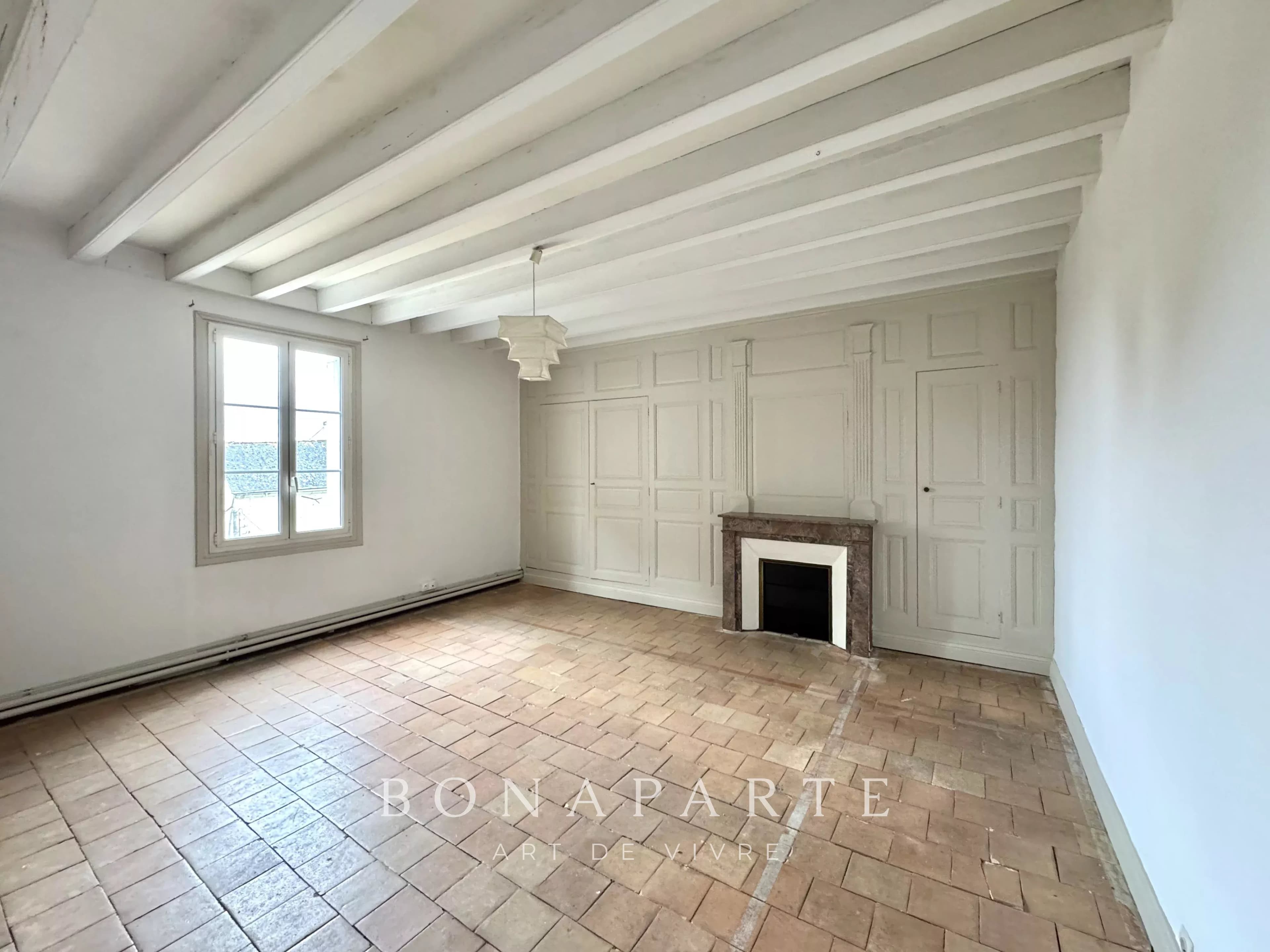 Chacé - Maison de caractère en tuffeau – Terrain d’environ 3 000 m² – Dépendances - Photo 12