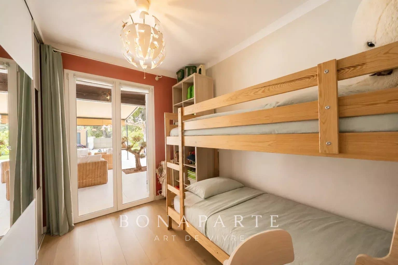 VENTABREN – VILLA CONTEMPORAINE DE PLAIN-PIED AVEC PISCINE CHAUFFÉE ET JACUZZI - Photo 10