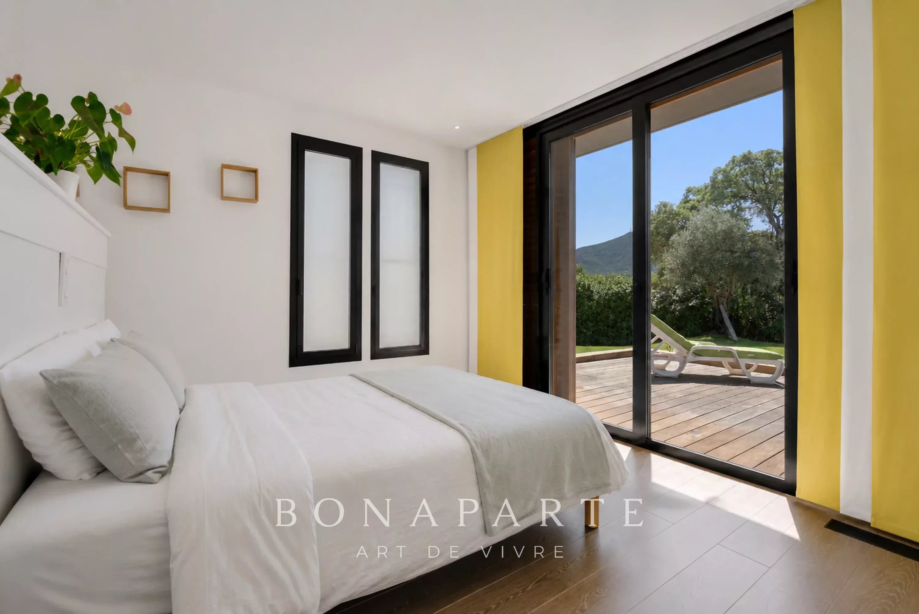 PROCHE SAINTE MAXIME - SPACIEUSE VILLA CONTEMPORAINE DE 4 CHAMBRES - Photo 17