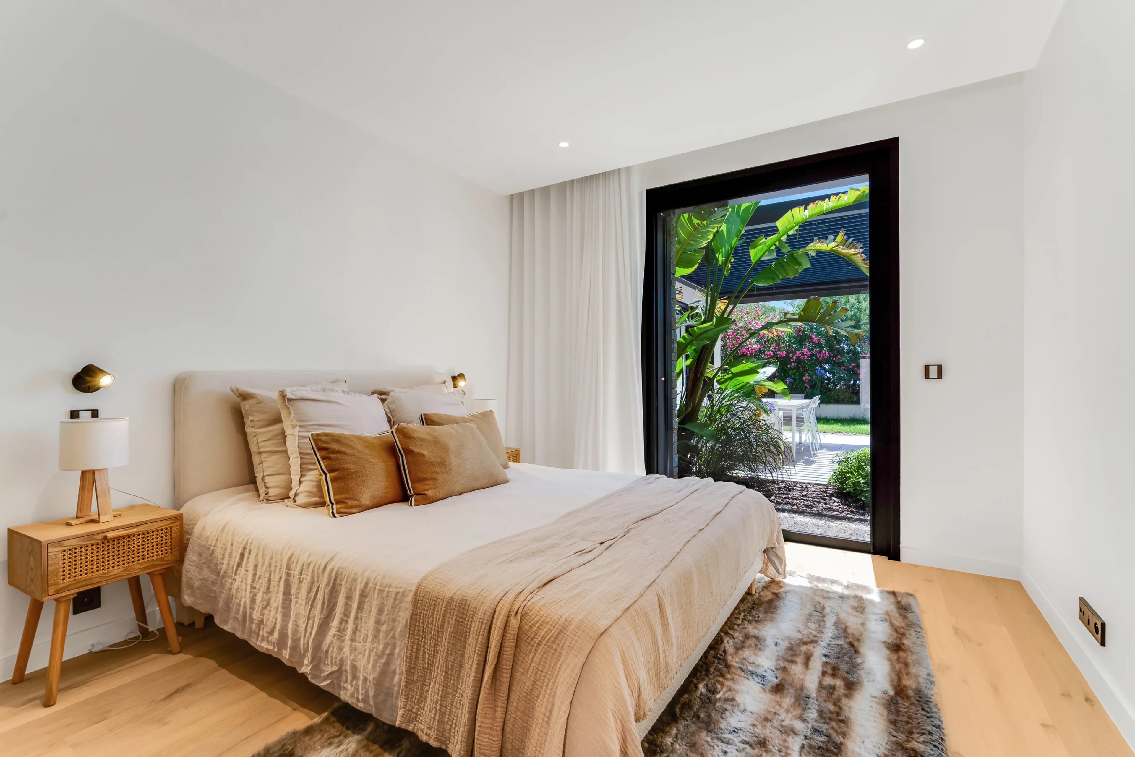SAINTE-MAXIME - JOLIE VILLA CONTEMPORAINE DE 230m² - A PIEDS DE LA PLAGE DE LA NARTELLE - Photo 10