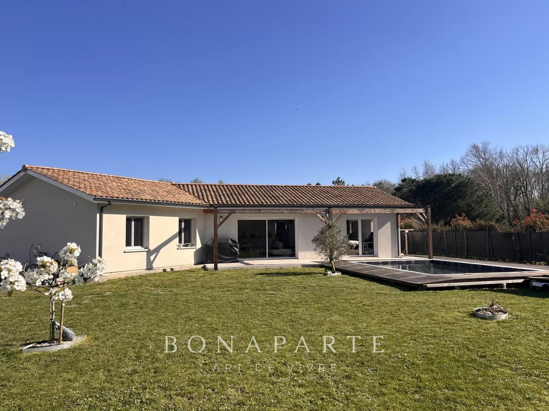 VENDAYS-MONTALIVET - MAISON MODERNE AVEC PISCINE À 10 MINUTES DES PLAGES OCÉANES - Photo 3