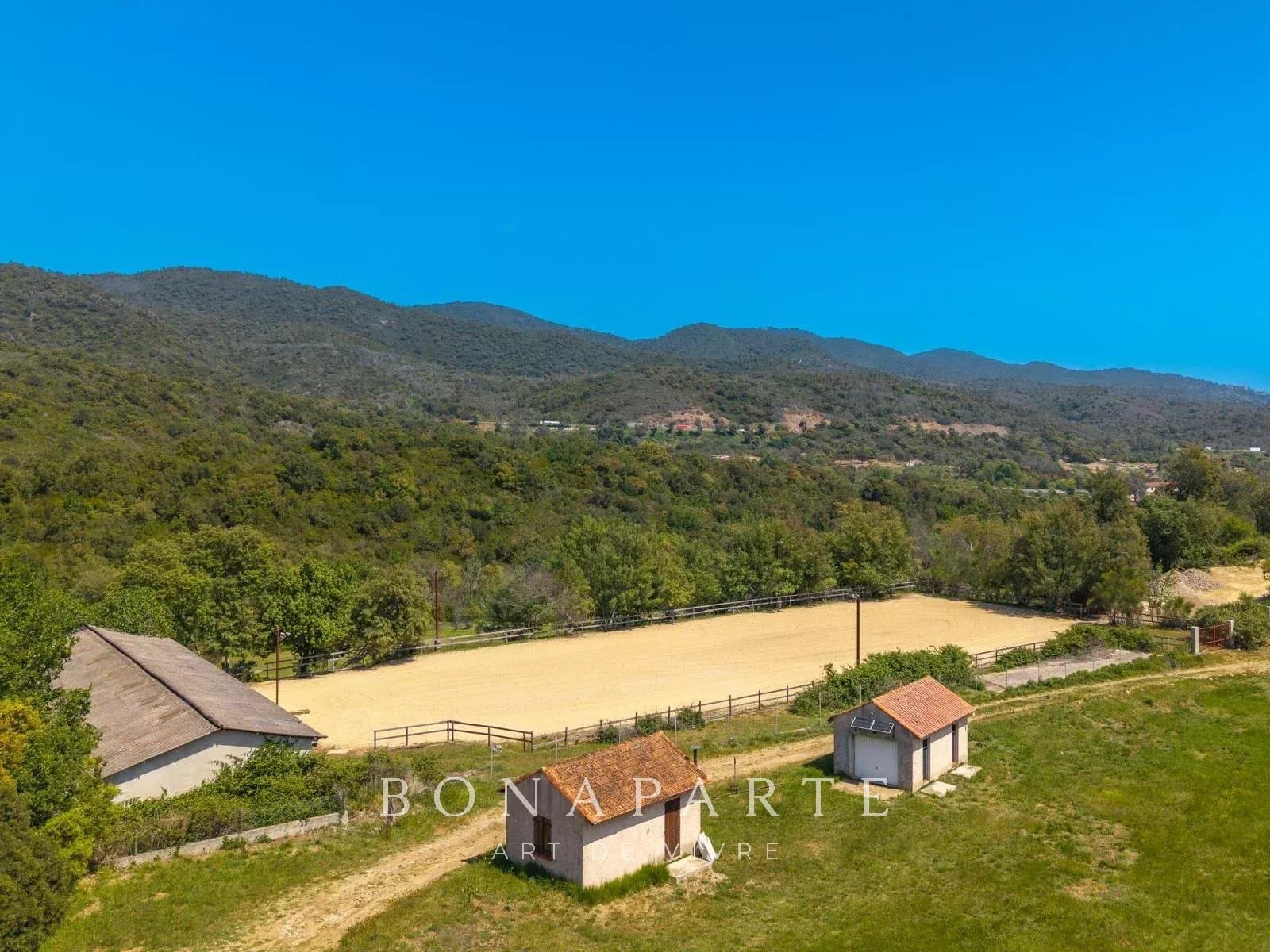 LES ADRETS-DE-L'ESTEREL - DOMAINE DE 10 HA - ÉCURIES - 5 HABITATIONS - LAC - Photo 24