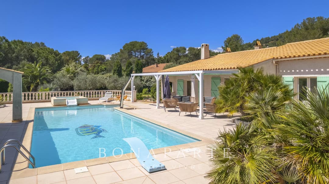 Superbe propriété de 257m² environ, située à Roquebrune sur Argens - Photo 15
