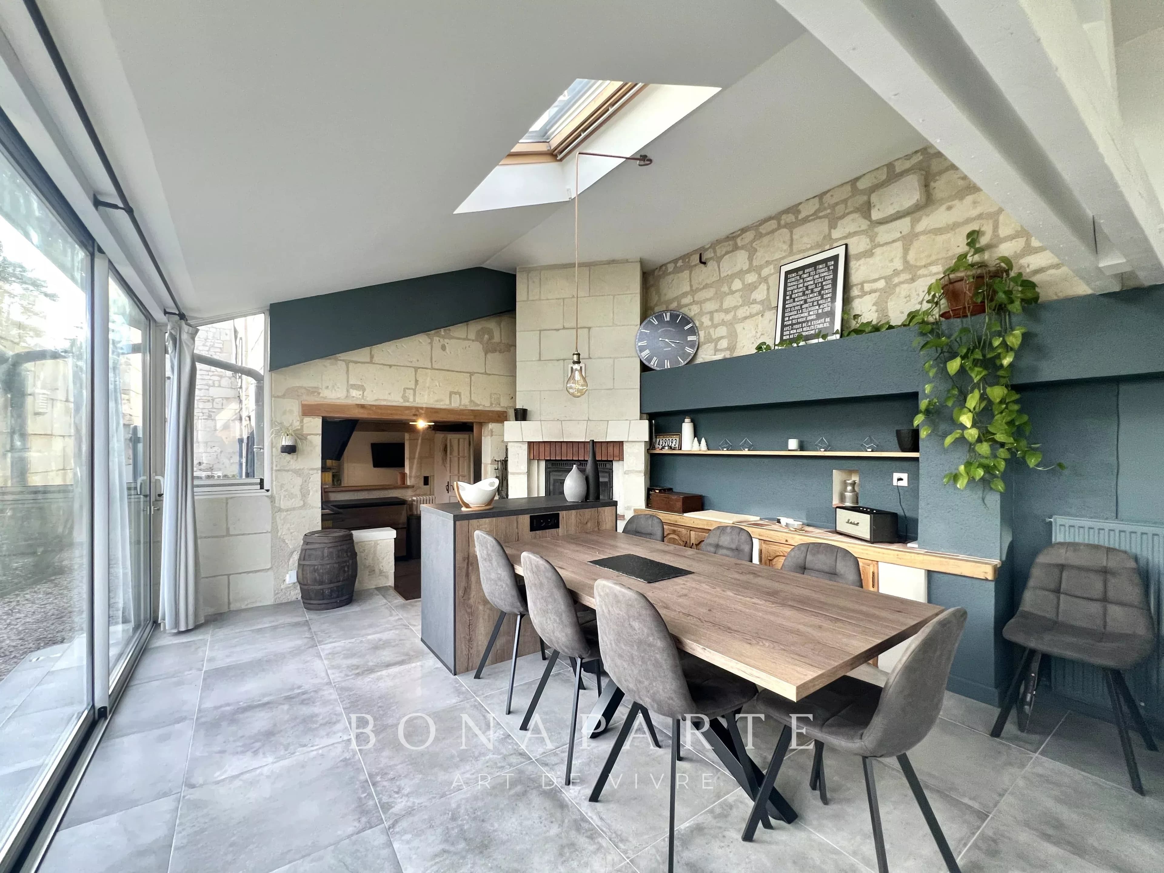 DISTRÉ - MAISON FAMILIALE DE 209 M² / 6 CHAMBRES POSSIBLES - RENOVATION RECENTE - Photo 8