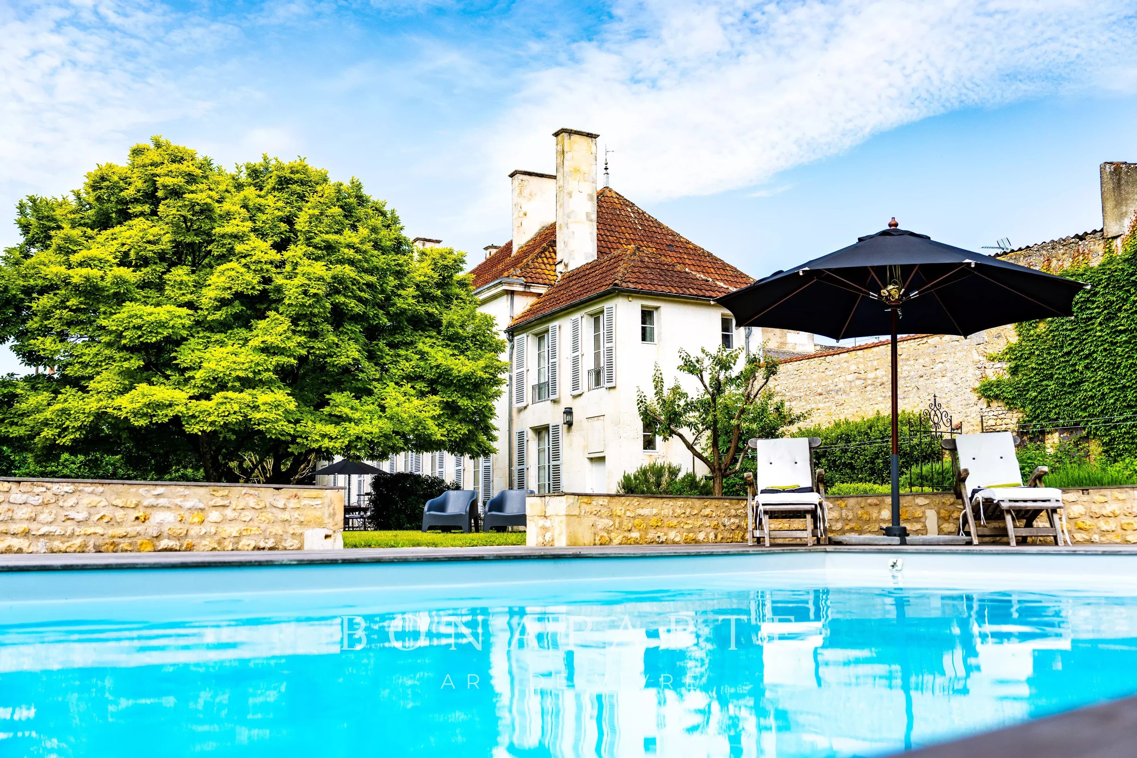 MAISON DE MAÎTRE - ÉLÉGANCE INTEMPORELLE ET ART DE VIVRE