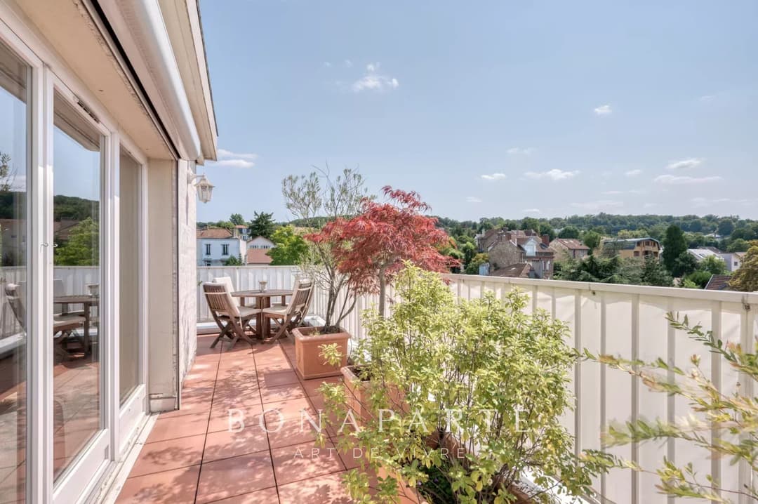 Dernier étage avec terrasse - Photo 10