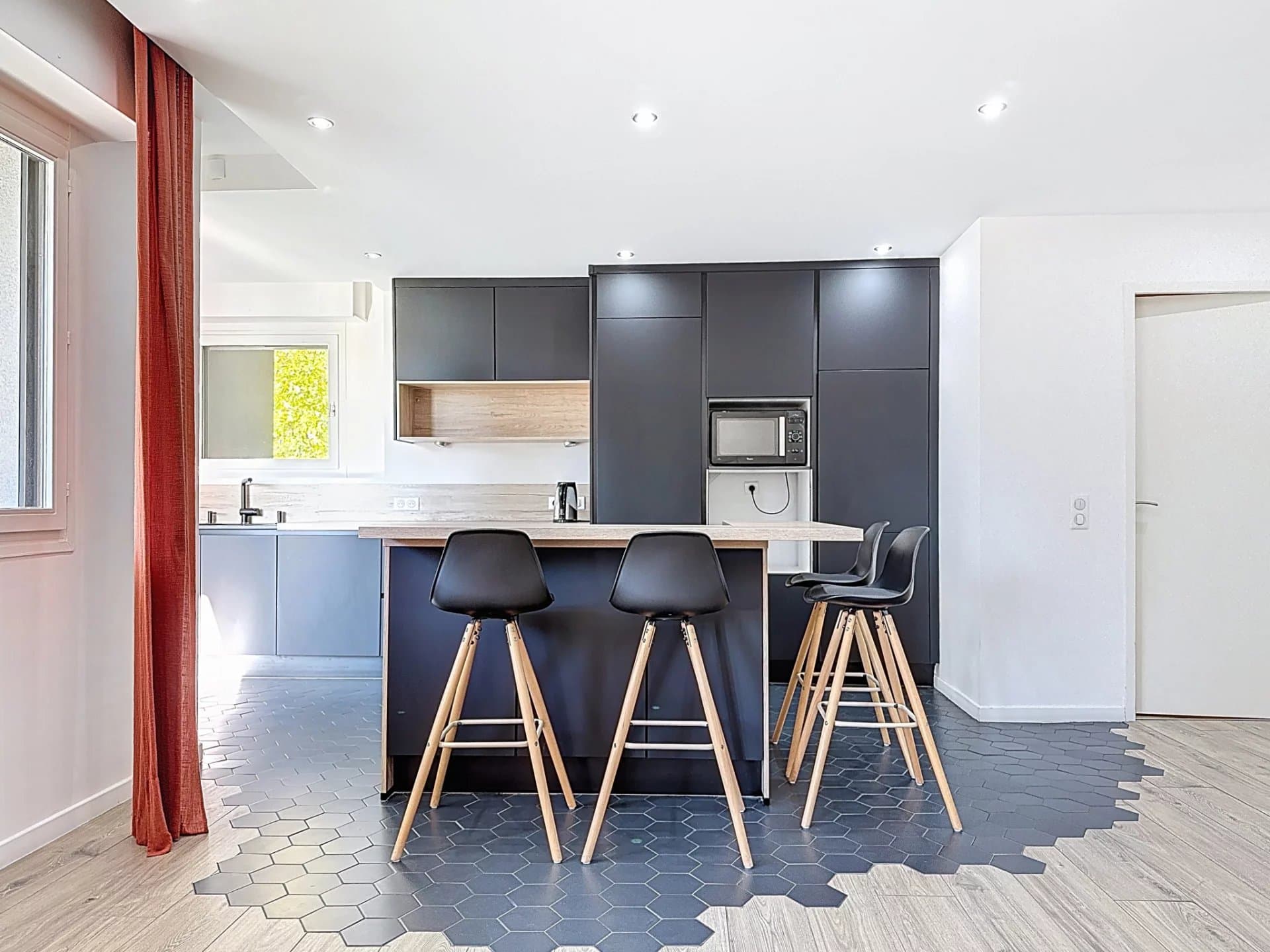 GEX CENTRE - APPARTEMENT LUMINEUX RENOVE - Photo 1