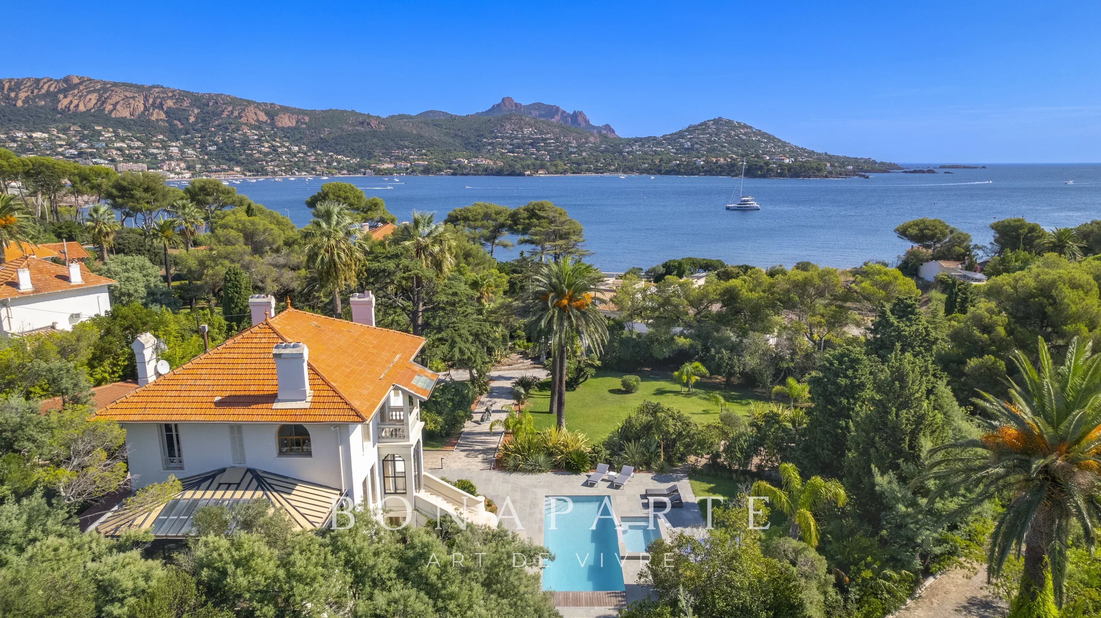 Exclusivité : Villa Belle Époque rénovée – Élégance, mer et emplacement d’exception - Photo 1