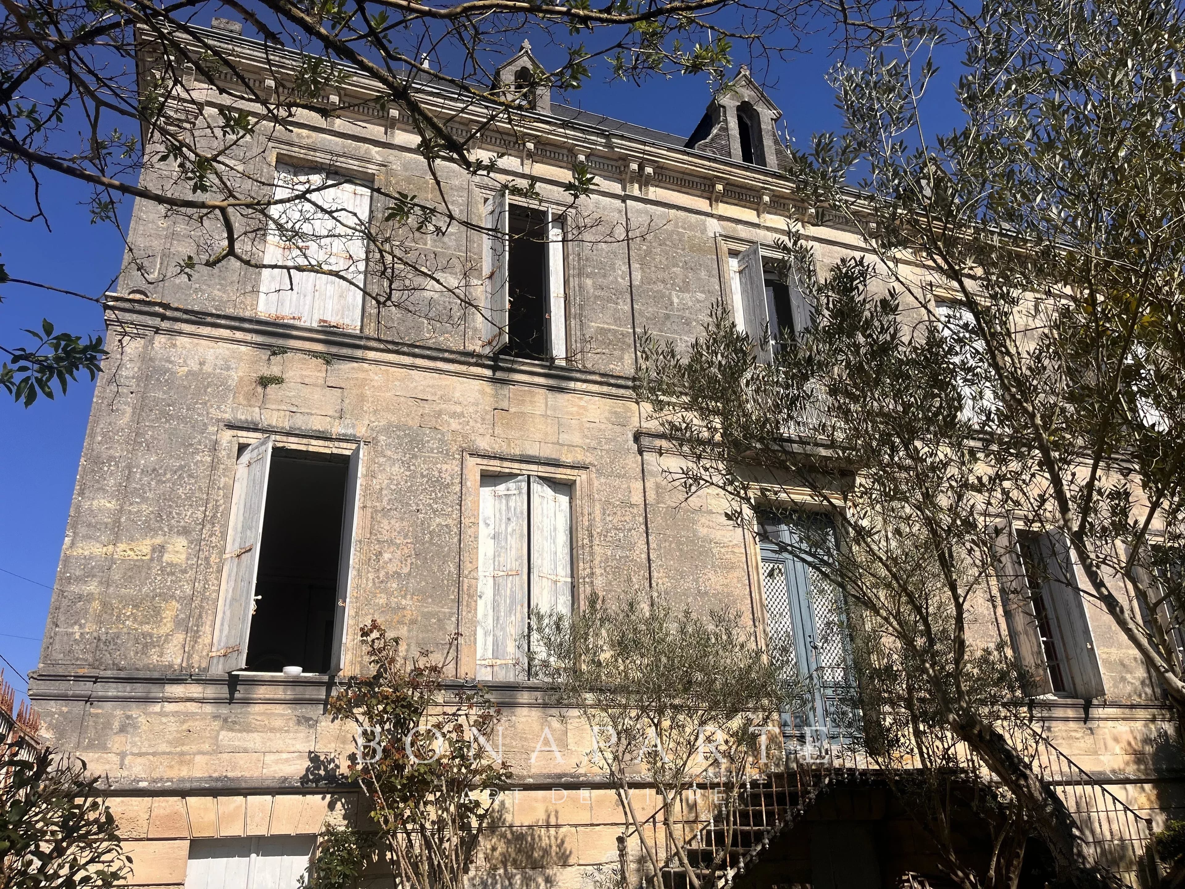 ST YZANS DE MEDOC - 535 SQM STONE HOUSE, TO RENOVATE, 25 MINUTES FROM THE OCEAN