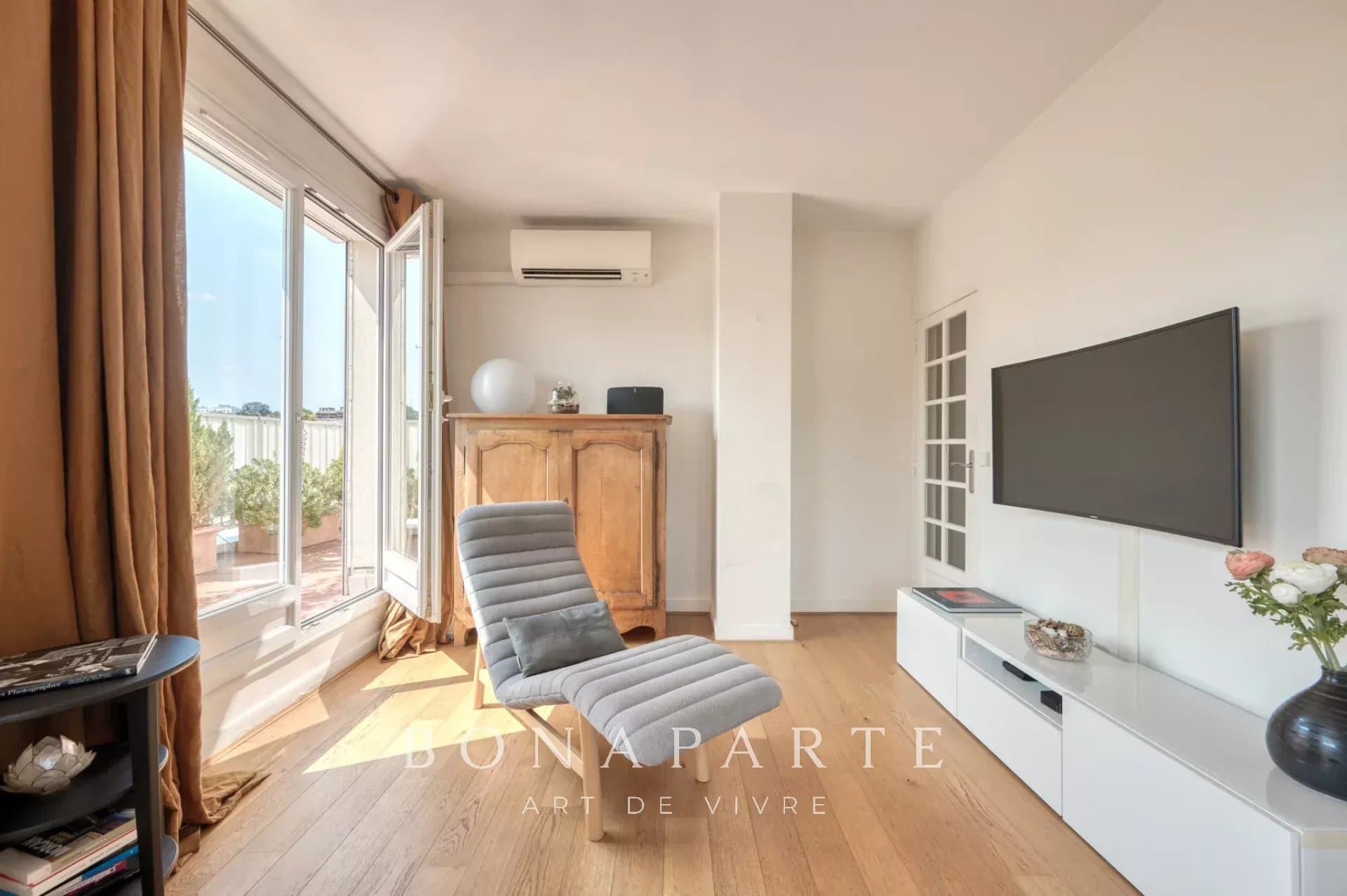 Dernier étage avec terrasse - Photo 5