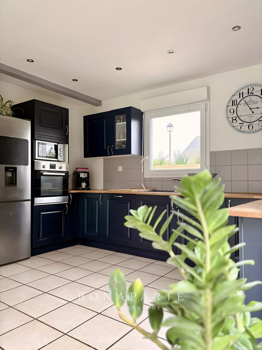 BRISSARTHE - MAISON FAMILIALE DE PLAIN PIED DANS UN ENVIRONNEMENT VERDOYANT - Photo 5