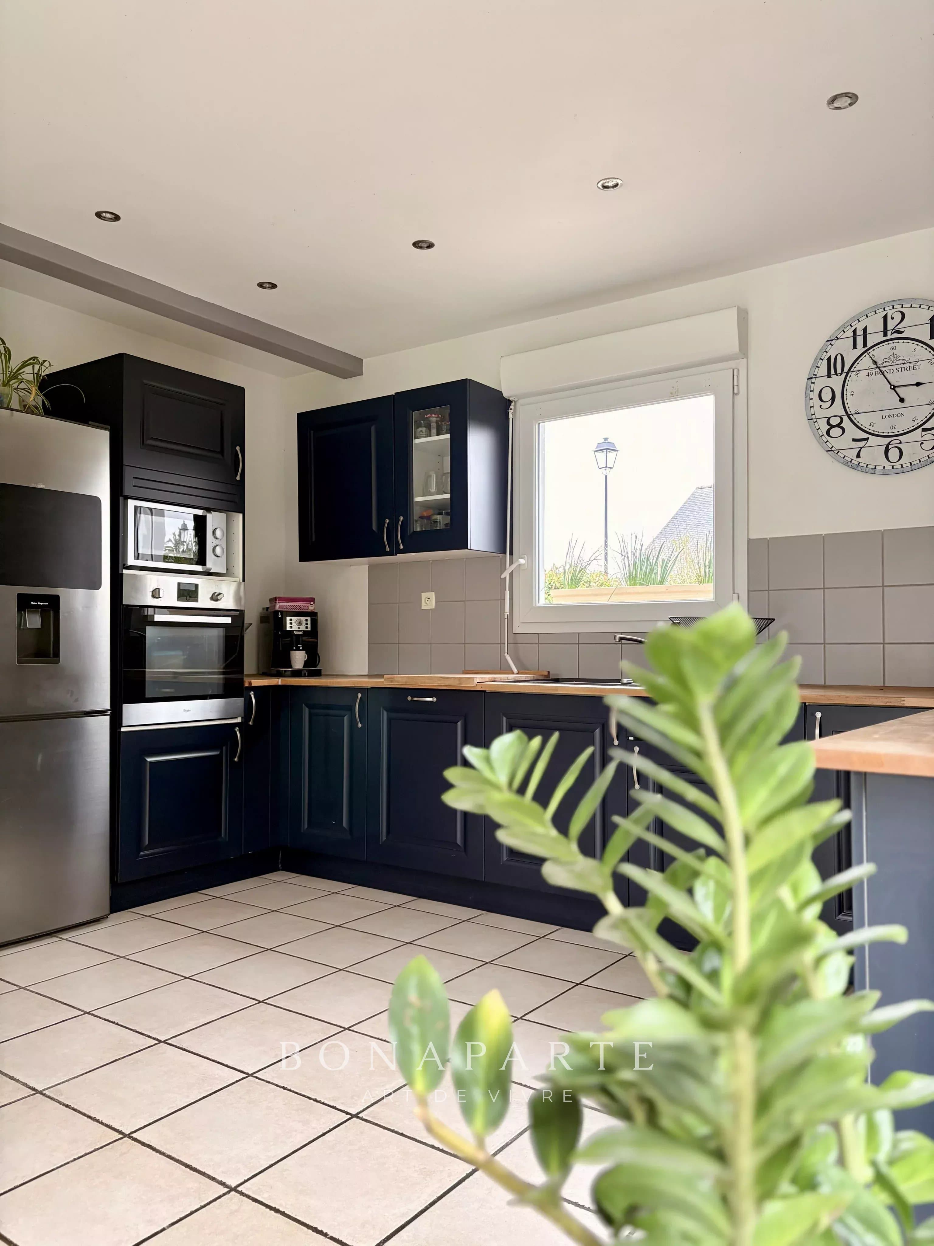 BRISSARTHE - MAISON FAMILIALE DE PLAIN PIED DANS UN ENVIRONNEMENT VERDOYANT - Photo 5