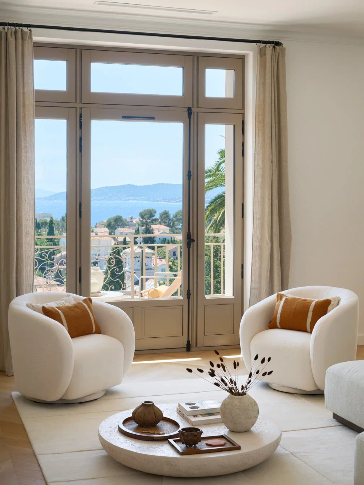 Villa Belle Epoque rénovée avec vue mer dominante, piscine, dépendance et jardin - Photo 14