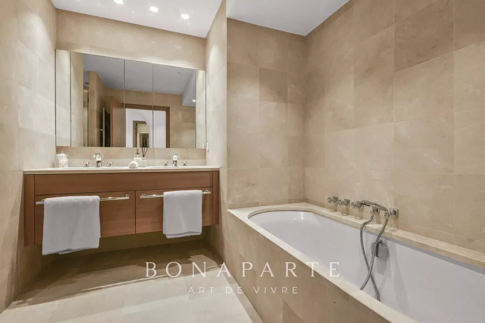 CANNES / CROISETTE SUPERBE 3 PIECES - VUE MER PANORAMIQUE - Photo 8