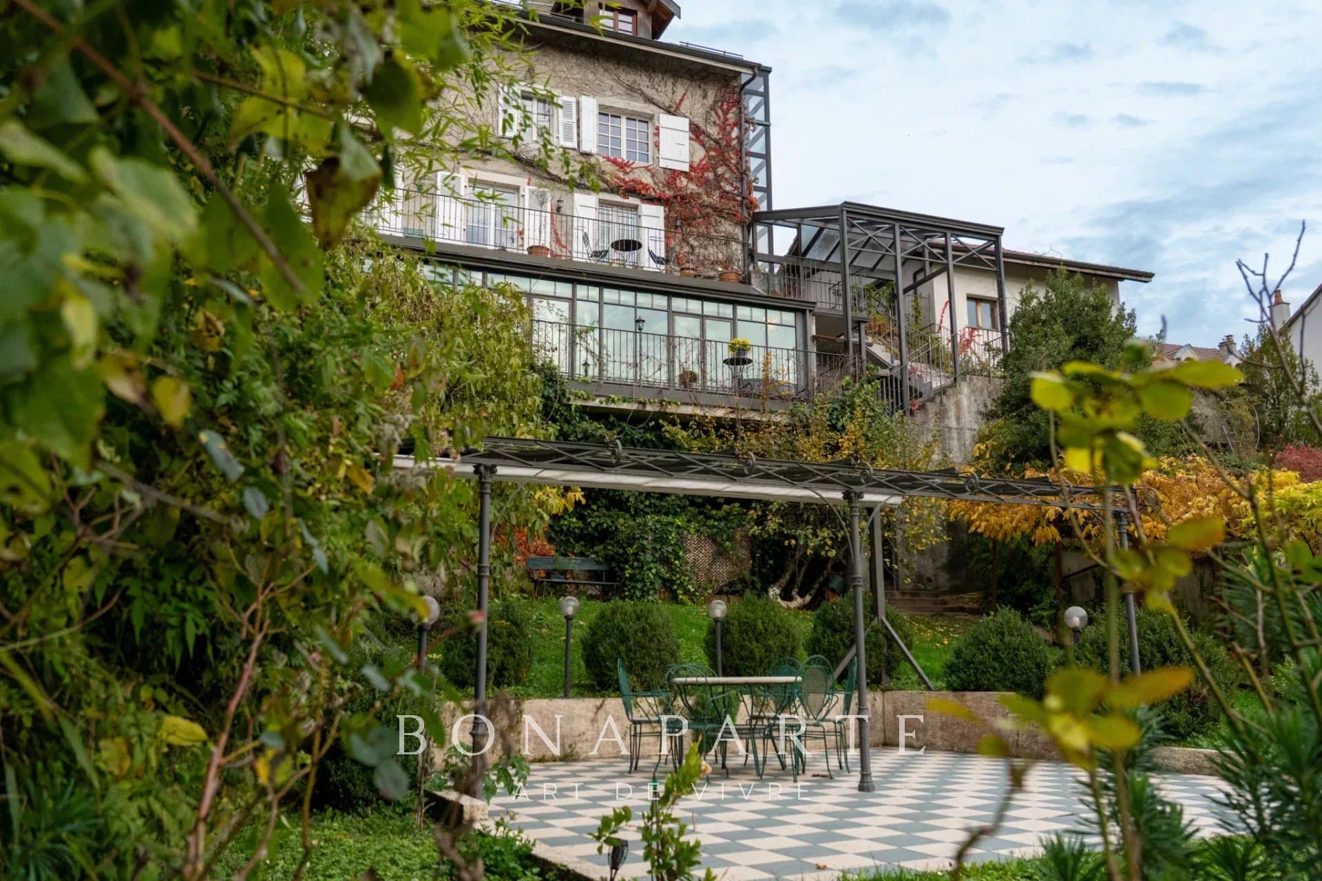 Gex Centre - Character property