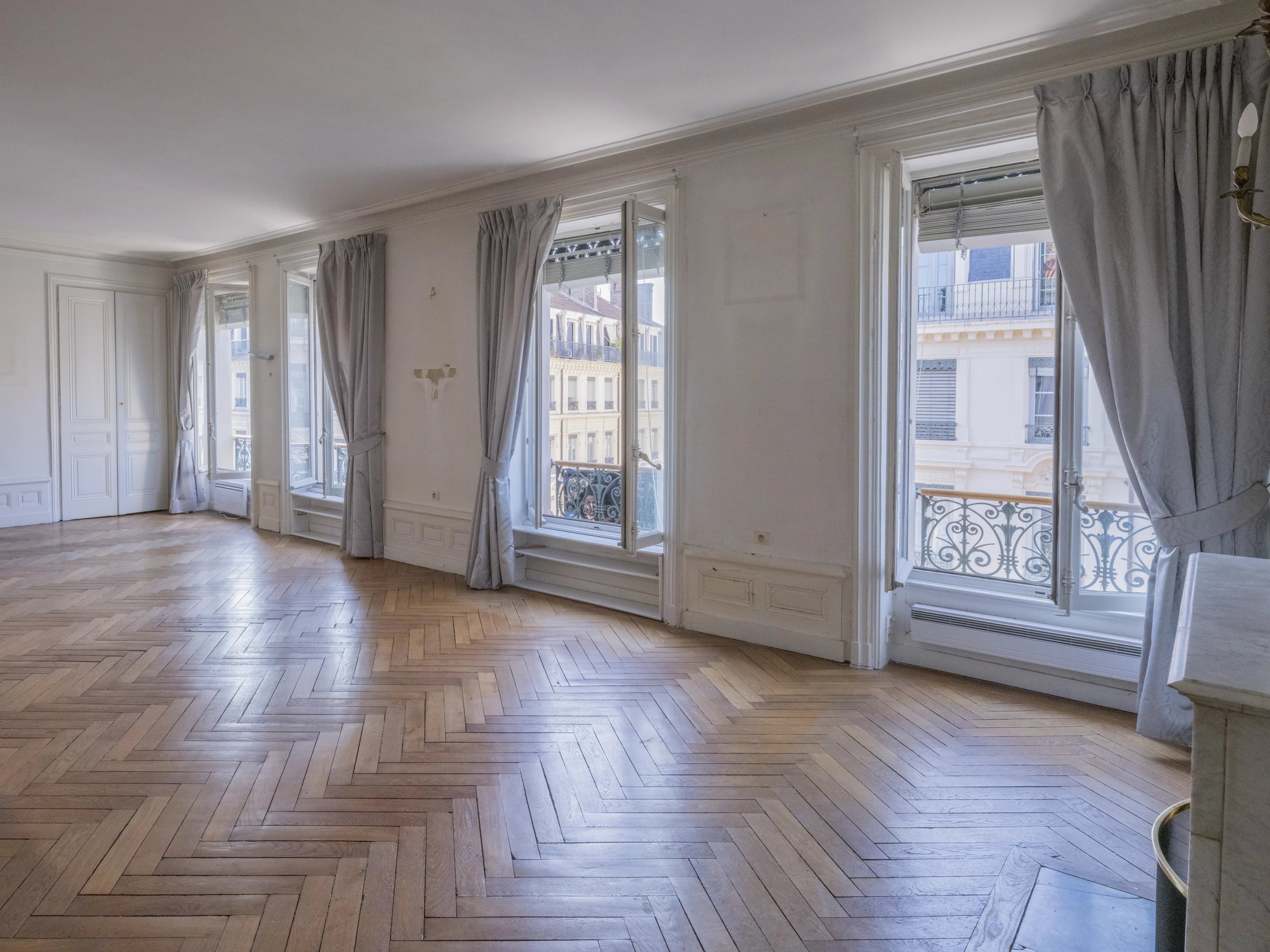 APPARTEMENT BOURGEOIS - LYON 6 - 131m² - EXPOSITION SUD et EST - Photo 2