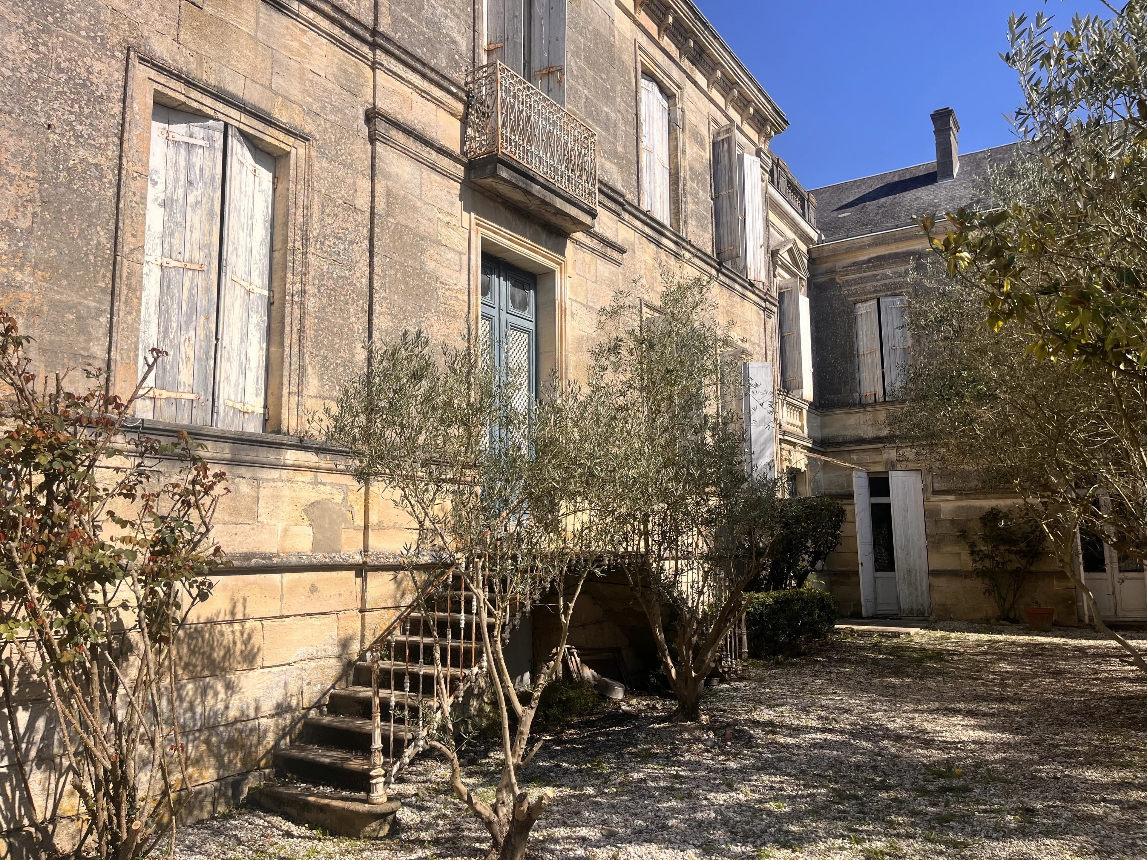 ST YZANS DE MÉDOC - MAISON BOURGEOISE À RÉNOVER DE 535 M², À 25 MINUTES DES PLAGES OCÉANES - Photo 2