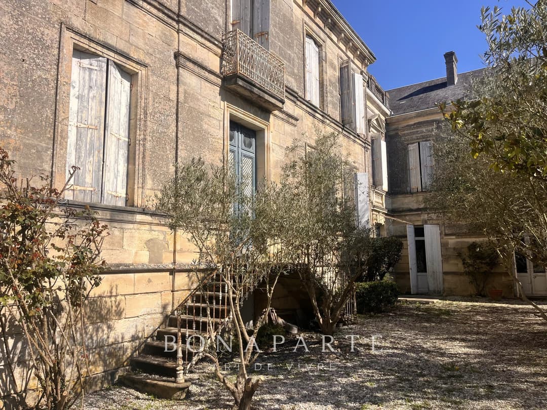ST YZANS DE MÉDOC - MAISON BOURGEOISE À RÉNOVER DE 535 M², À 25 MINUTES DES PLAGES OCÉANES - Photo 2
