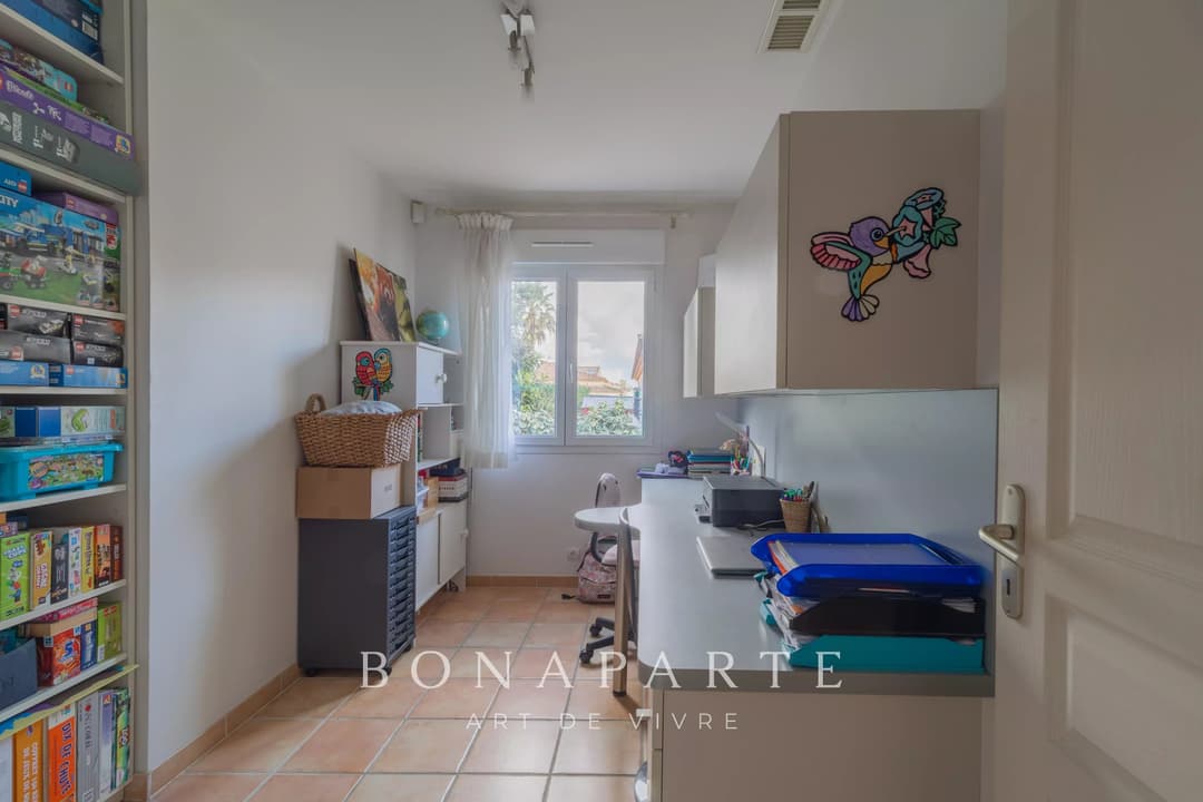 Maison plain-pied avec piscine à Sauvian – Confort, espace et praticité - Photo 9